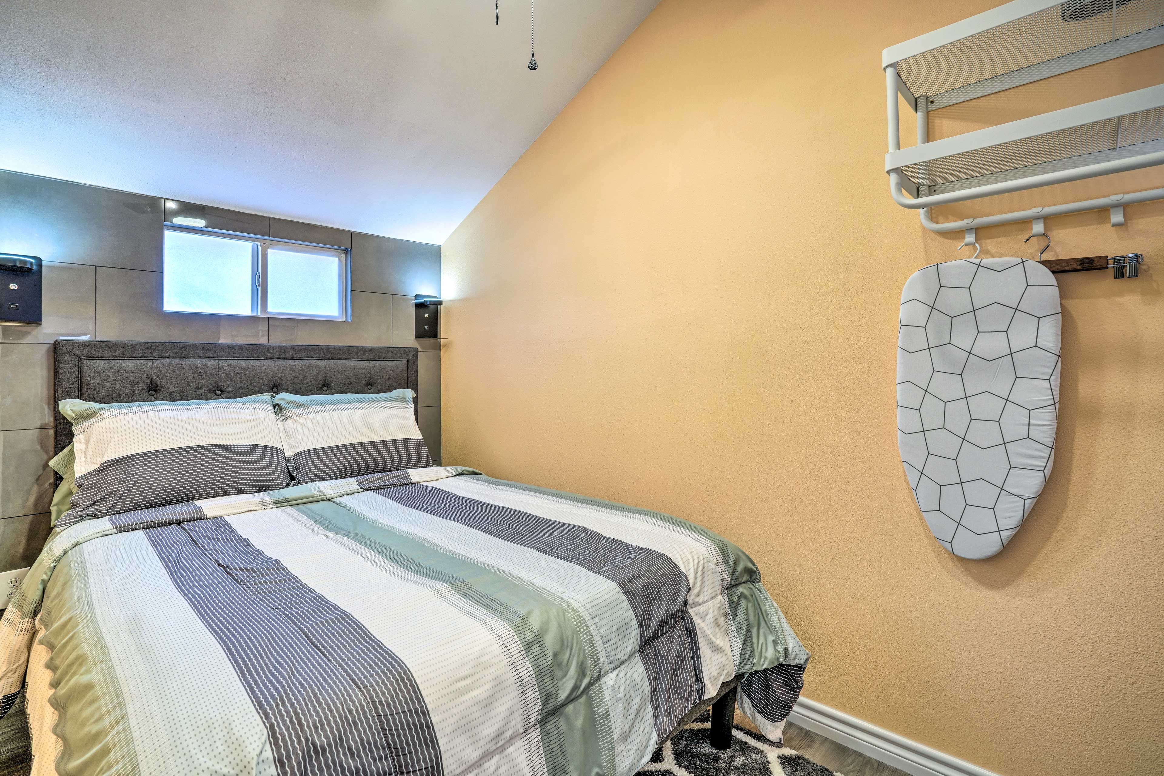 Bedroom | Full Bed
