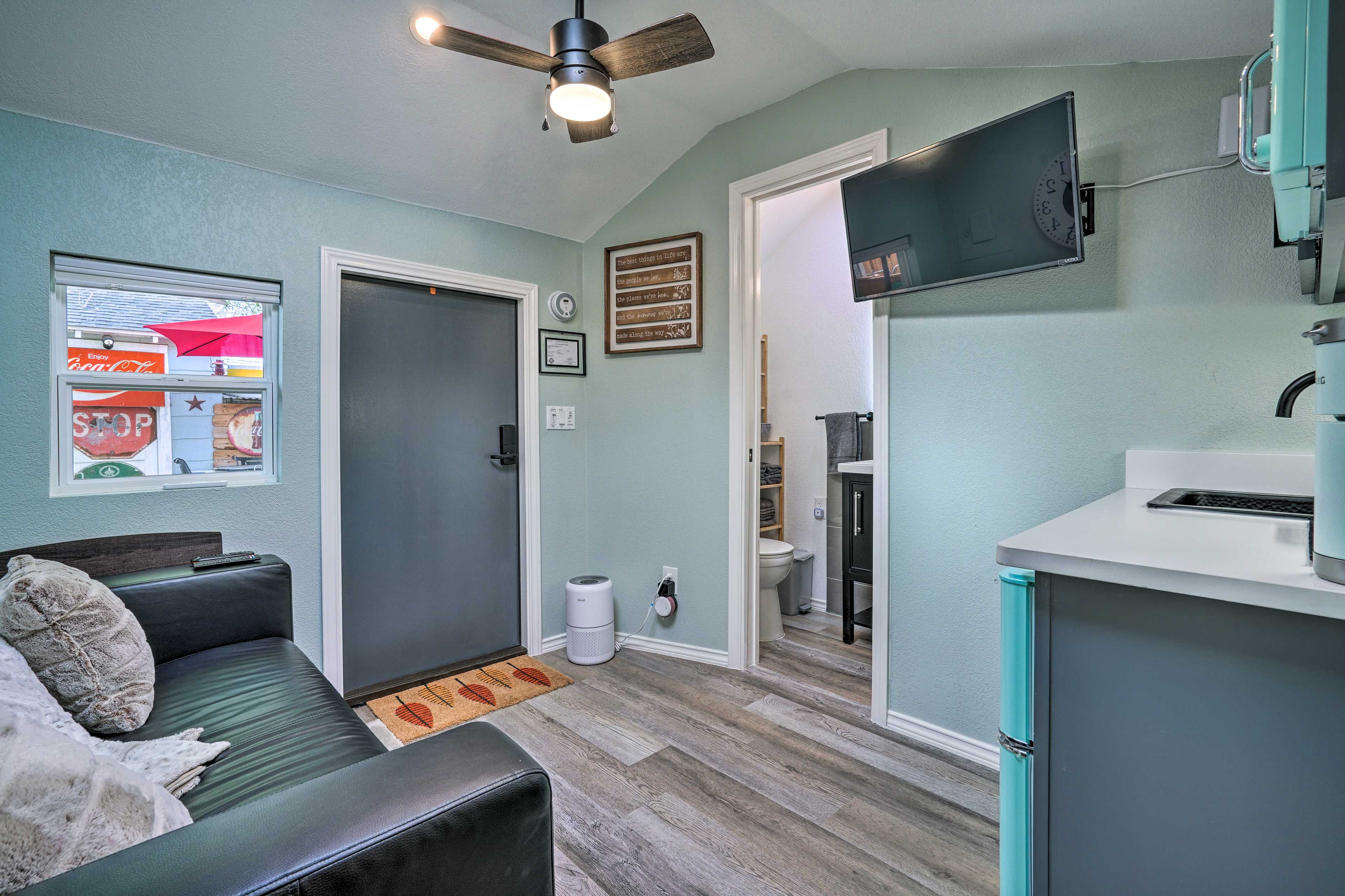 | 1 Exterior Step Required