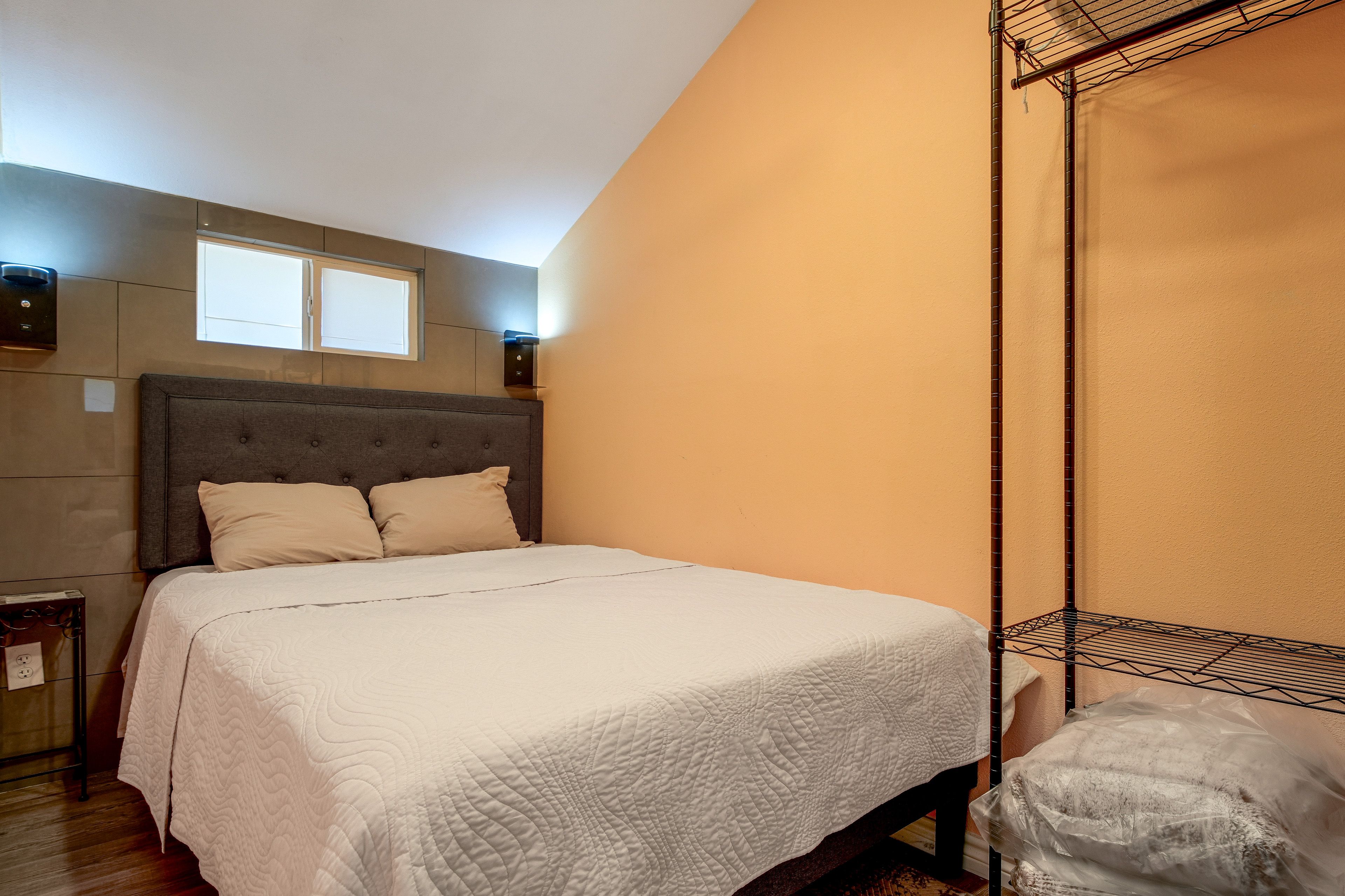 Bedroom | Full Bed