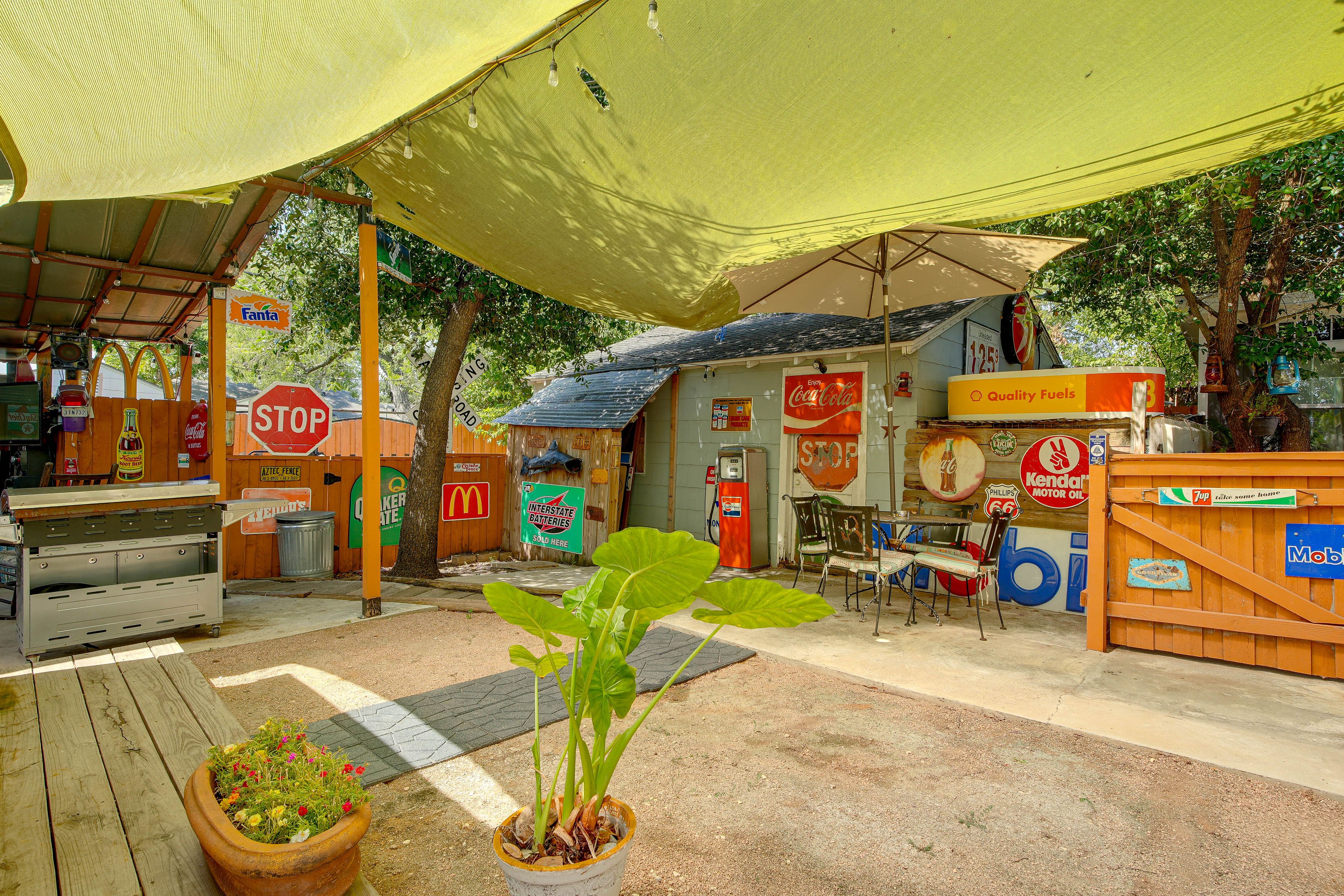 San Antonio Vacation Rental | 1BR | 1BA | 216 Sq Ft | 1 Exterior Step Required