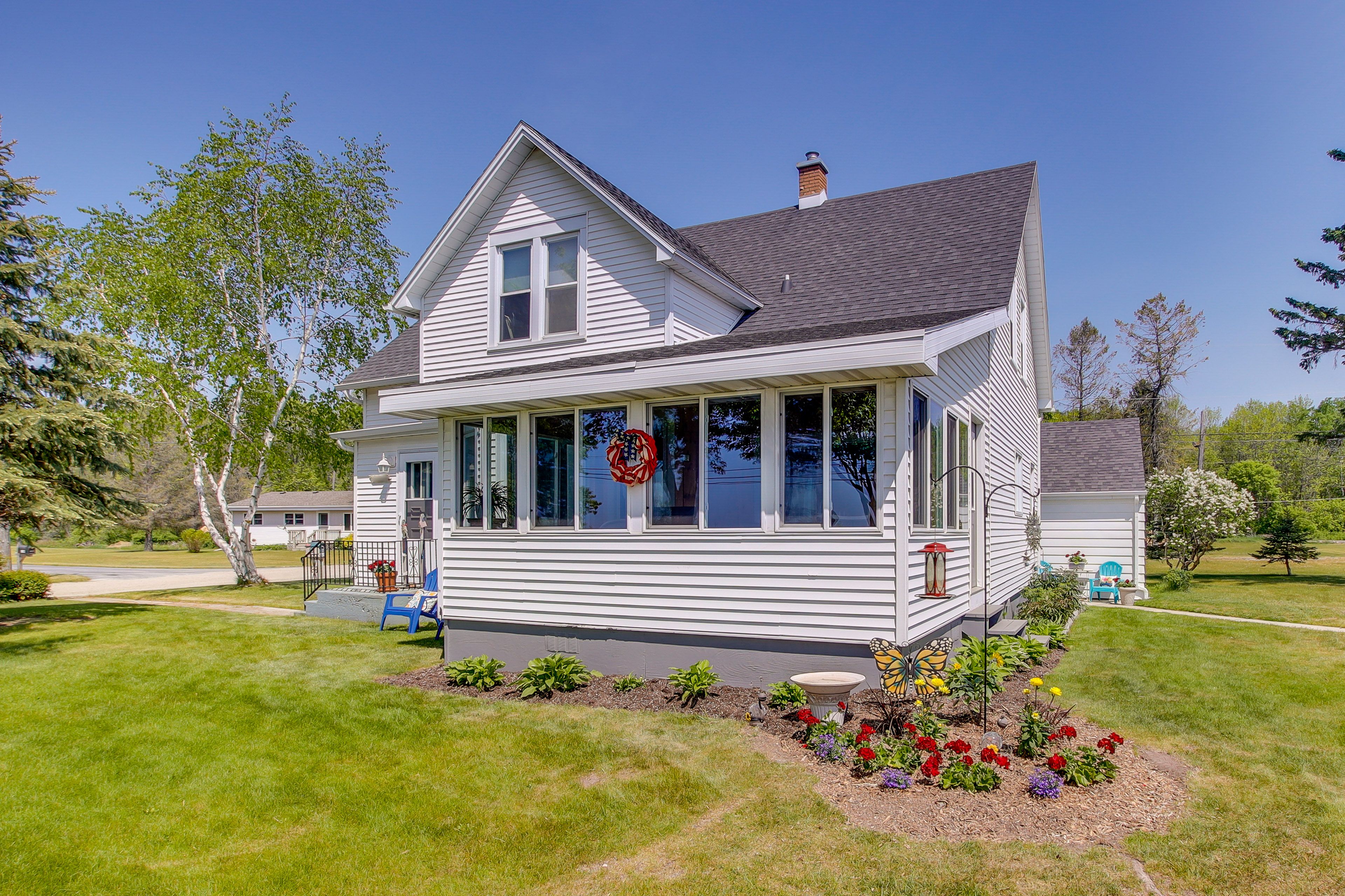 Two Rivers Vacation Rental | 5BR | 2BA | Stairs Required | 2,000 Sq Ft