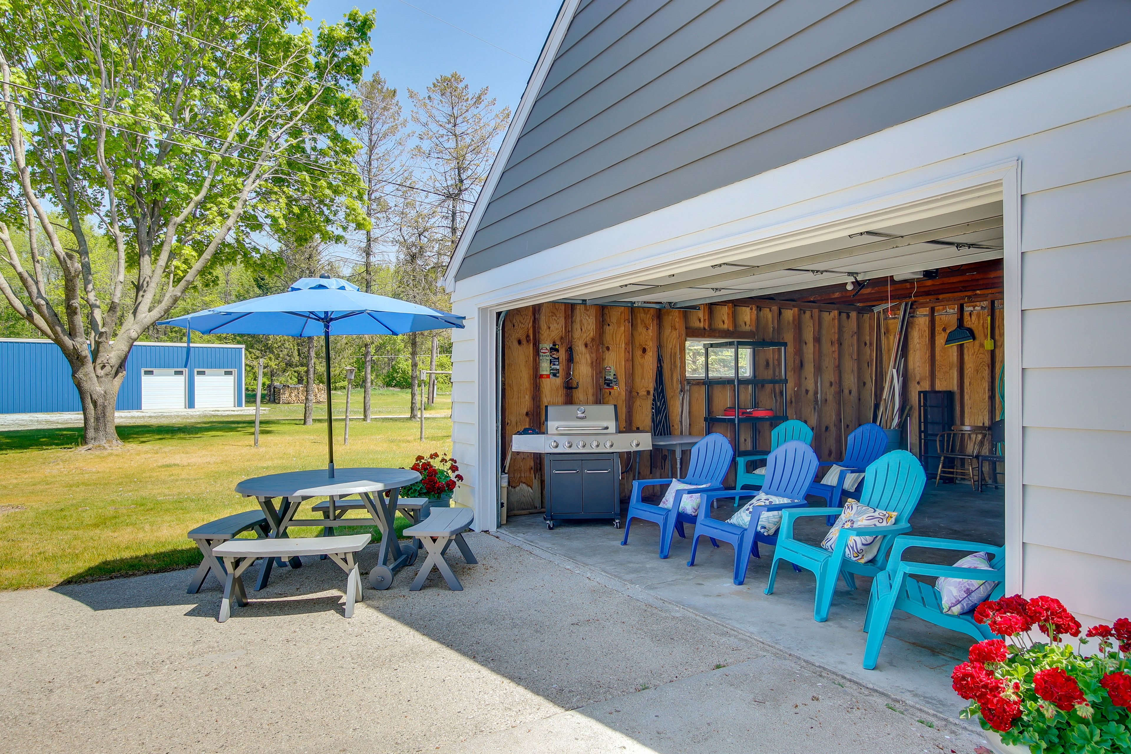 Picnic Table | Gas Grill