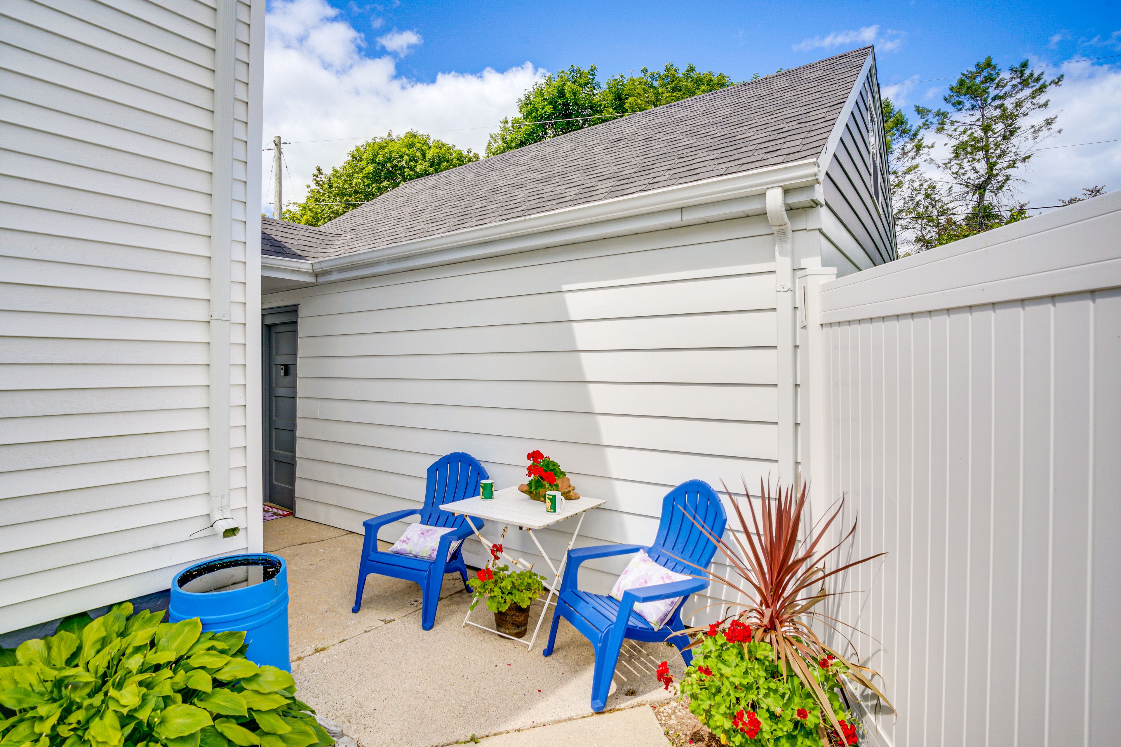 Entryway Sitting Area