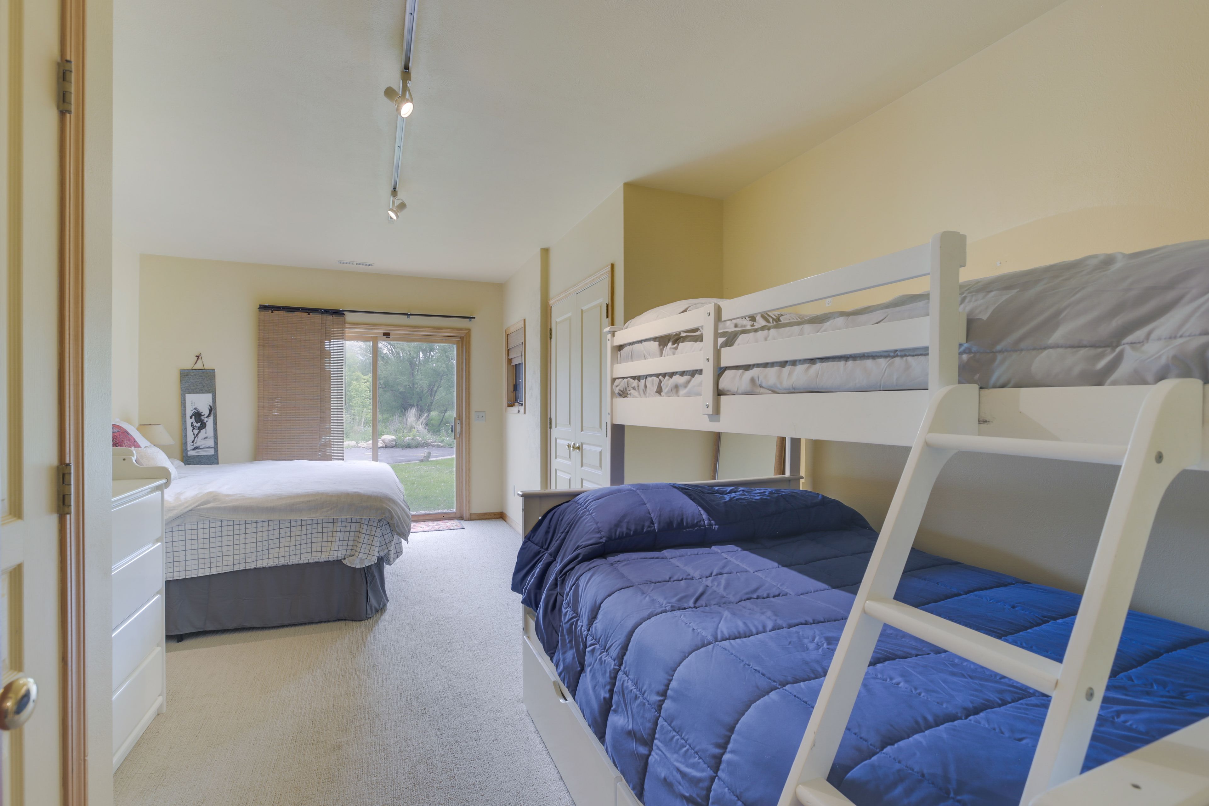 Bedroom 2 | King Bed, Twin/Full Bunk Bed