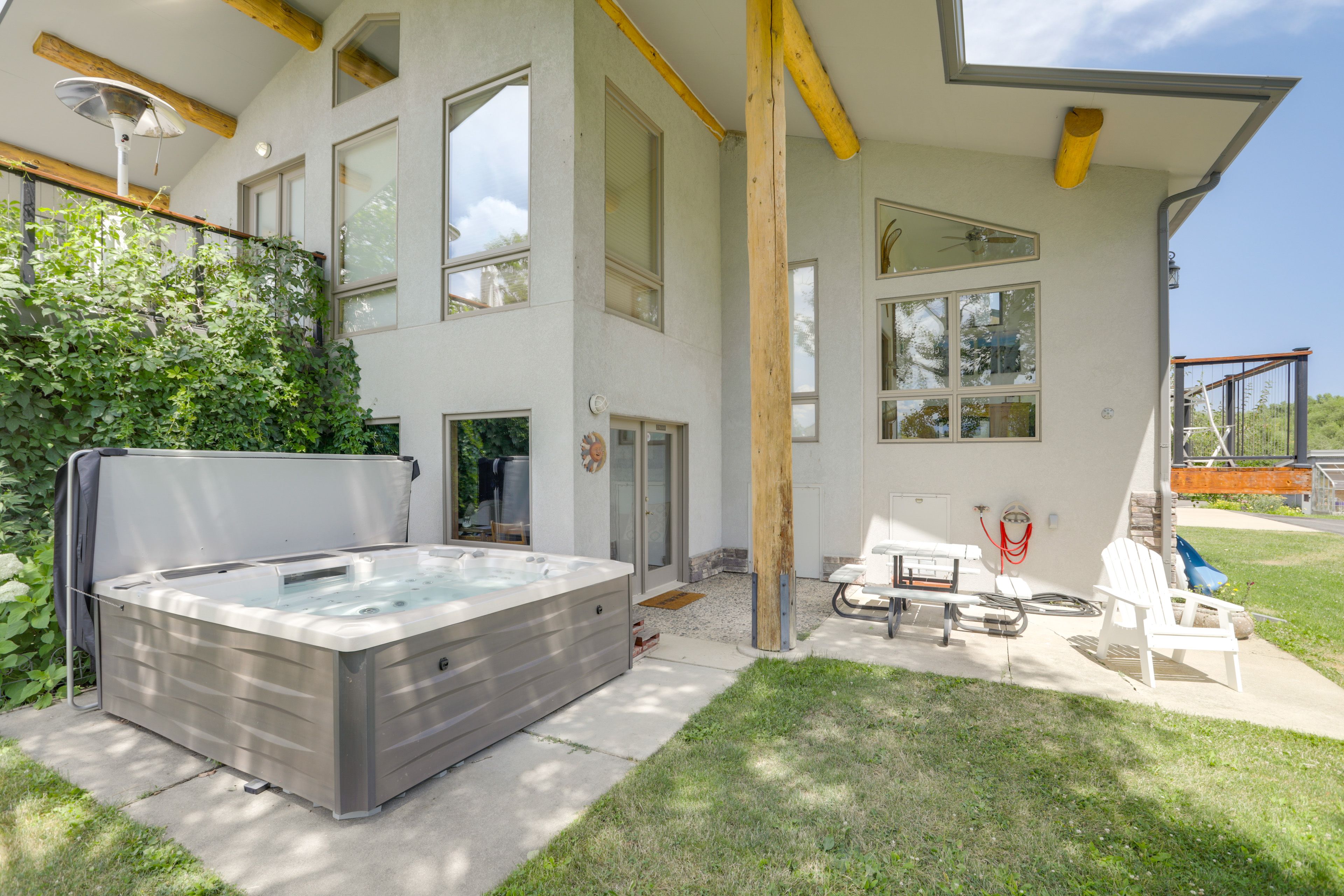 Patio | Outdoor Dining