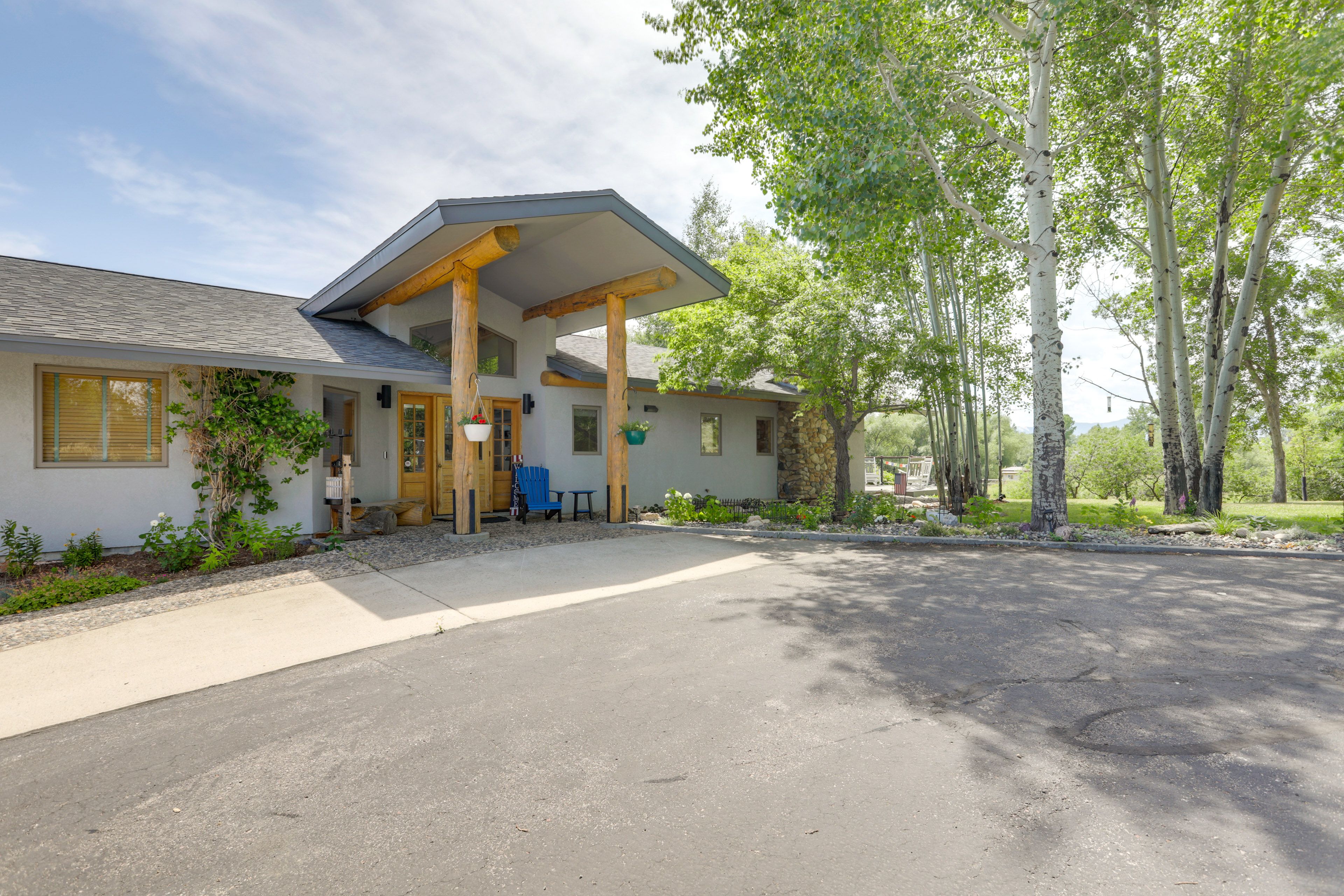 Parking | Driveway (Ample Parking)