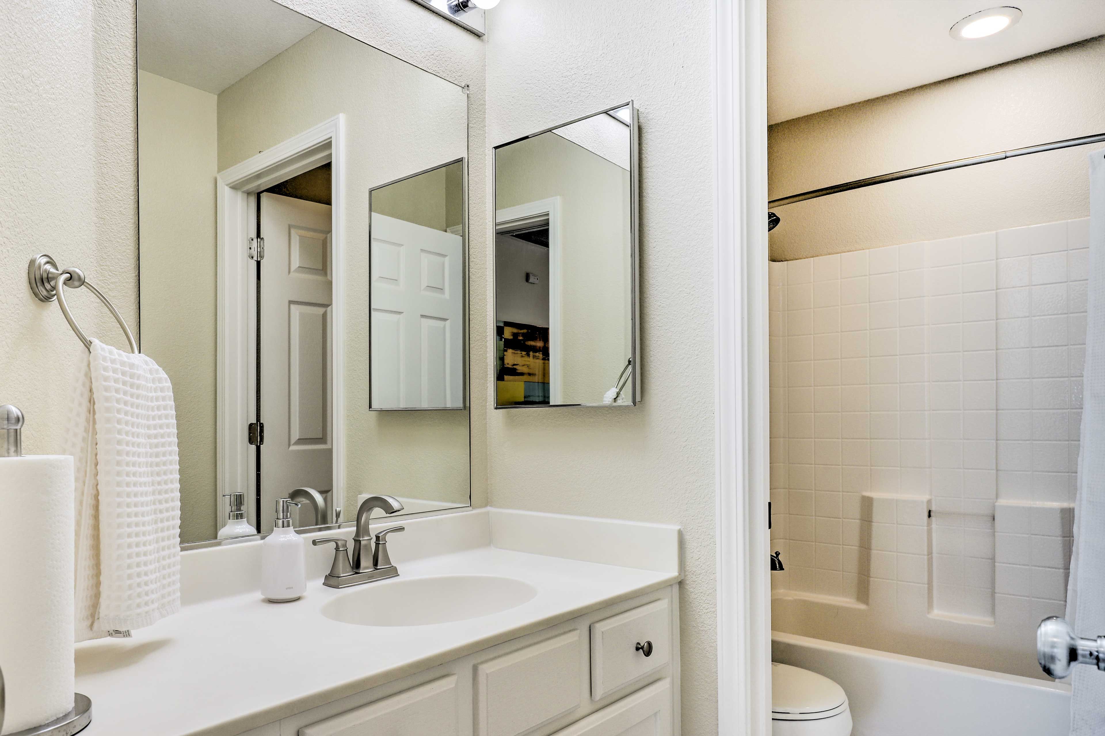 Full Bathroom | Complimentary Toiletries