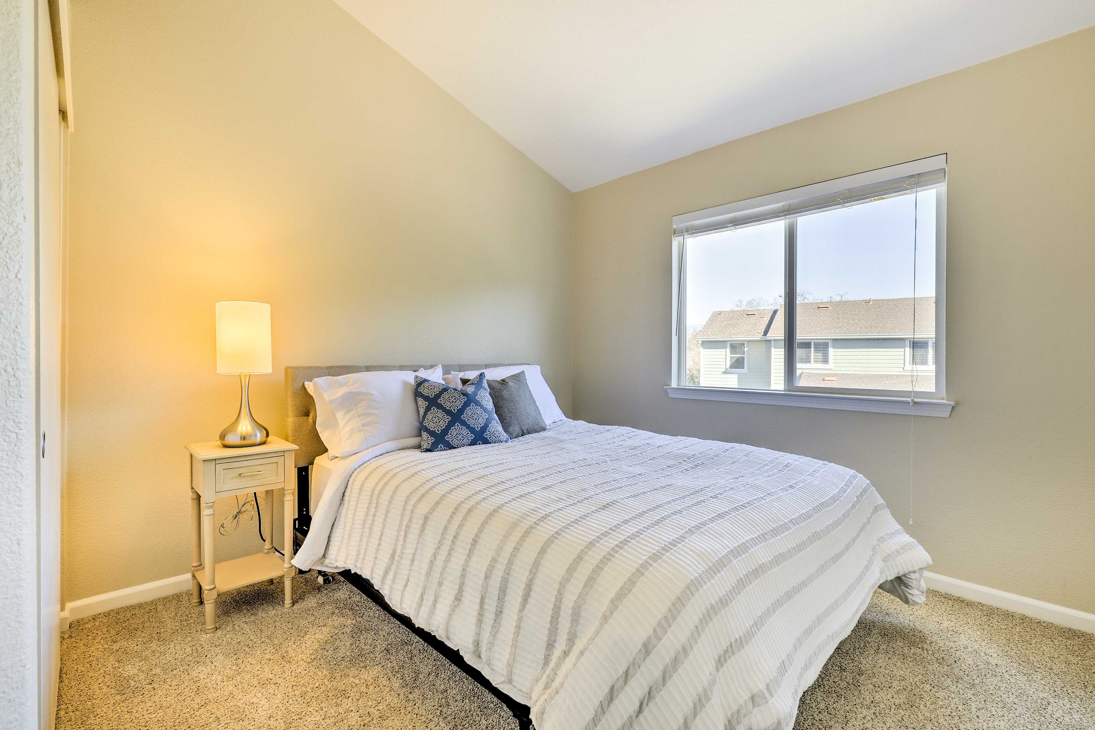 Bedroom 2 | Queen Bed