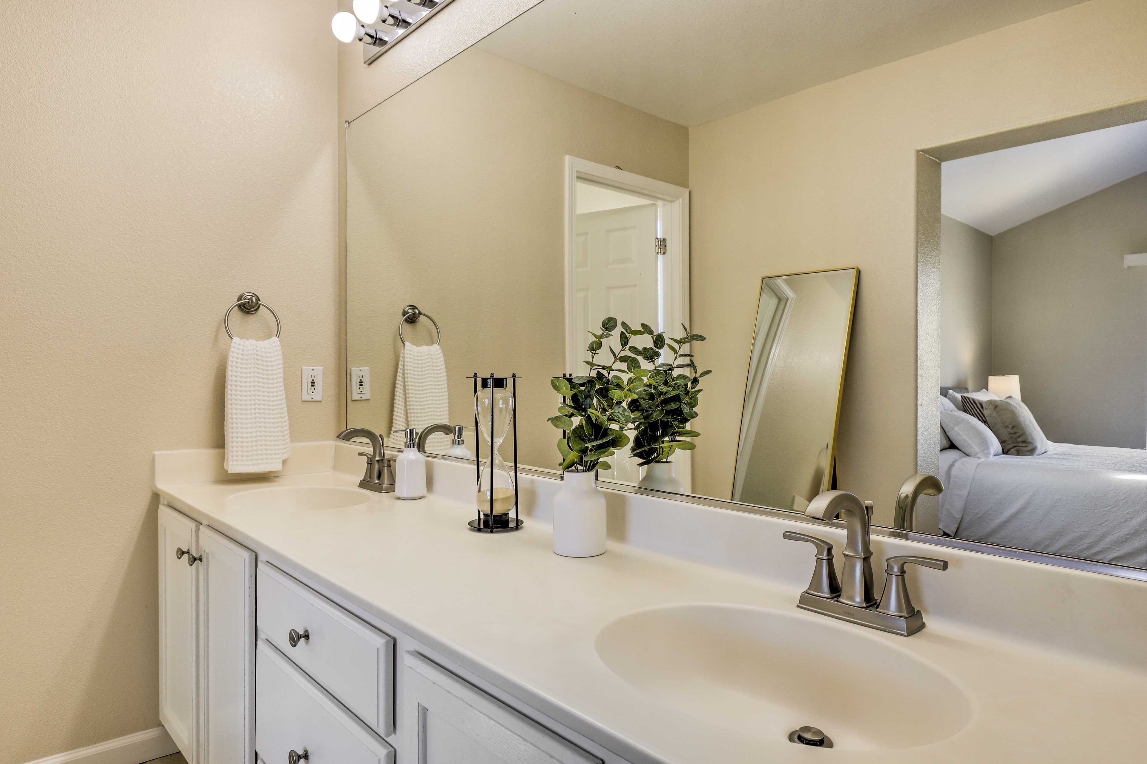 En-Suite Bathroom | Towels Provided