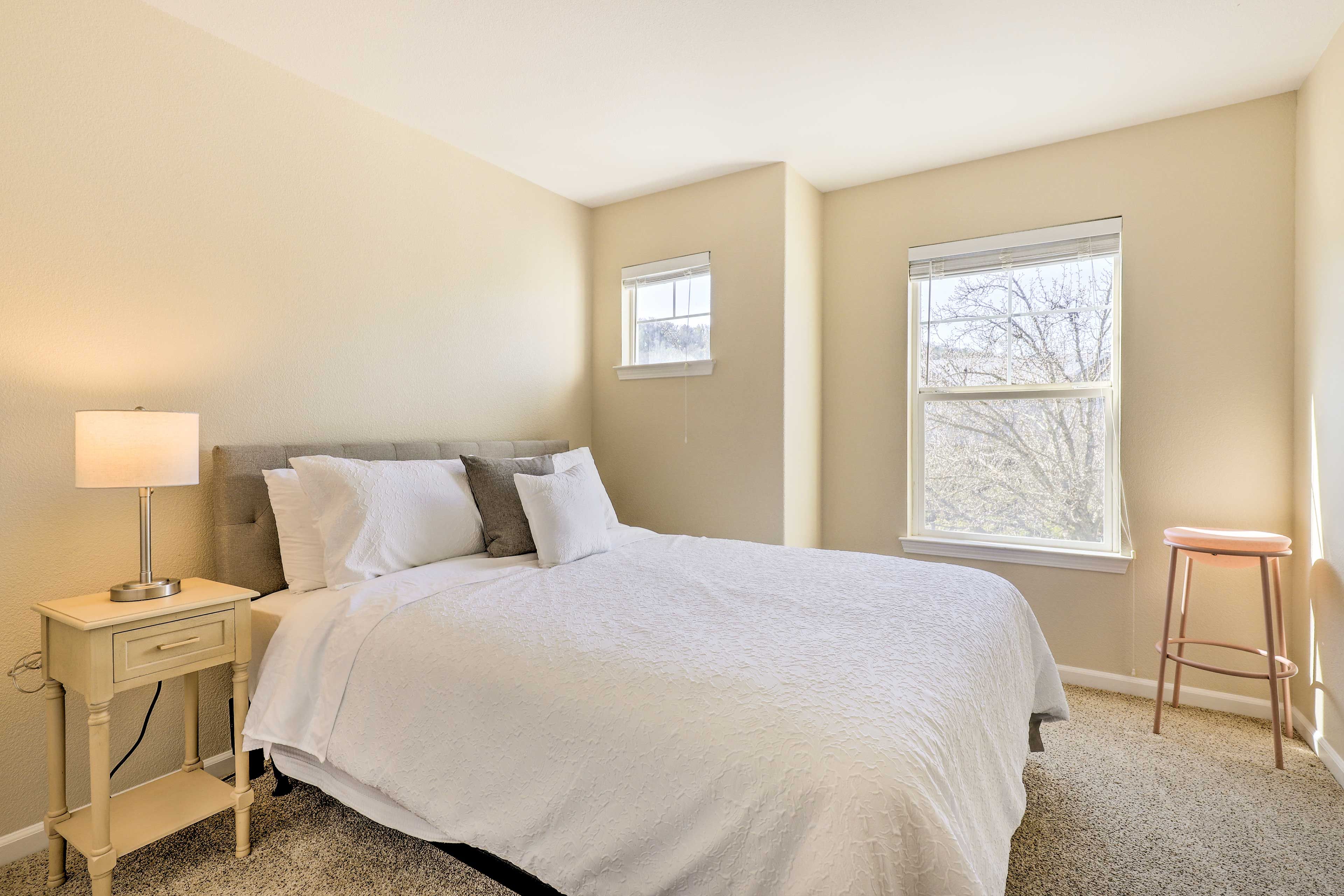 Bedroom 4 | Queen Bed