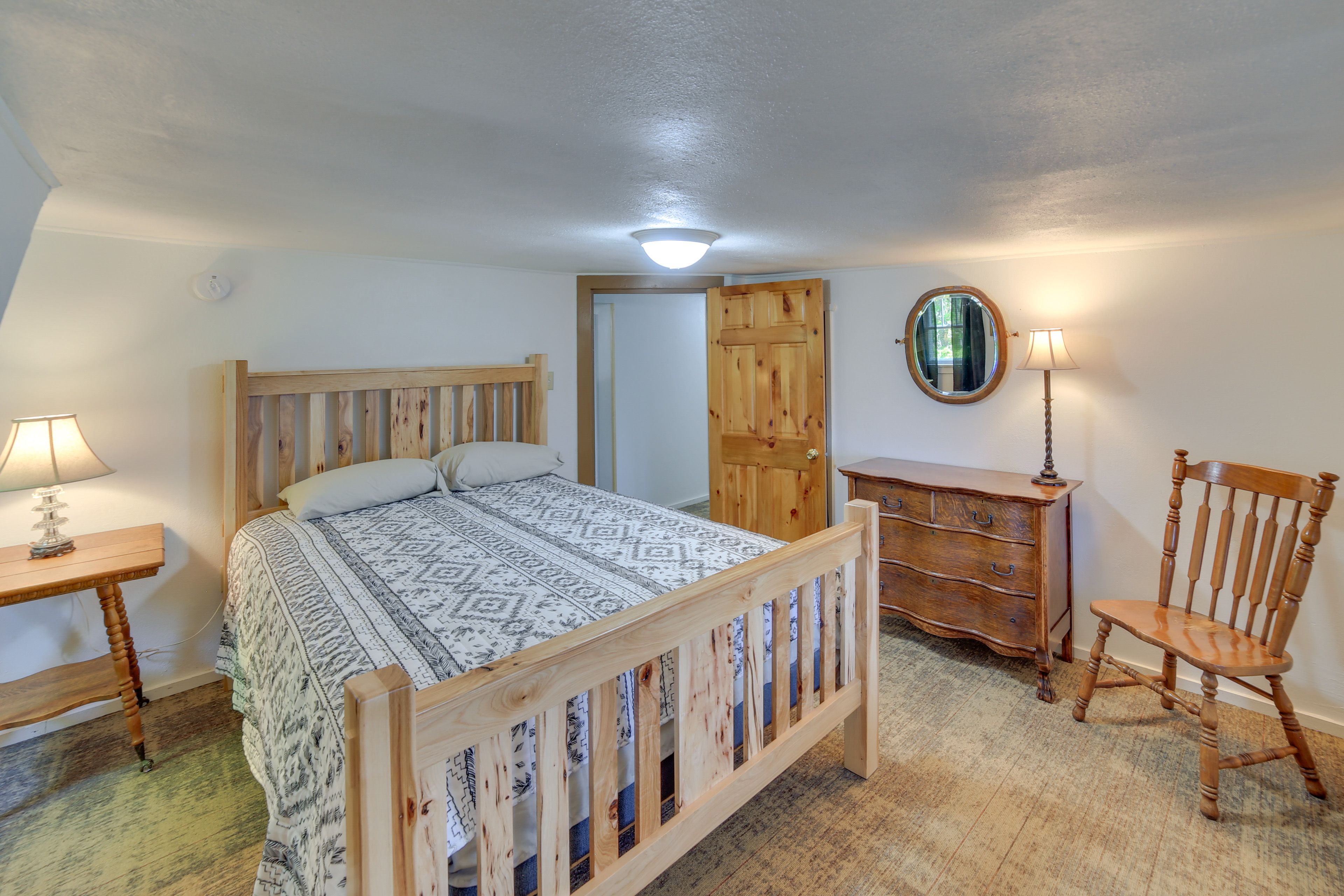 Bedroom 2 | Queen Bed