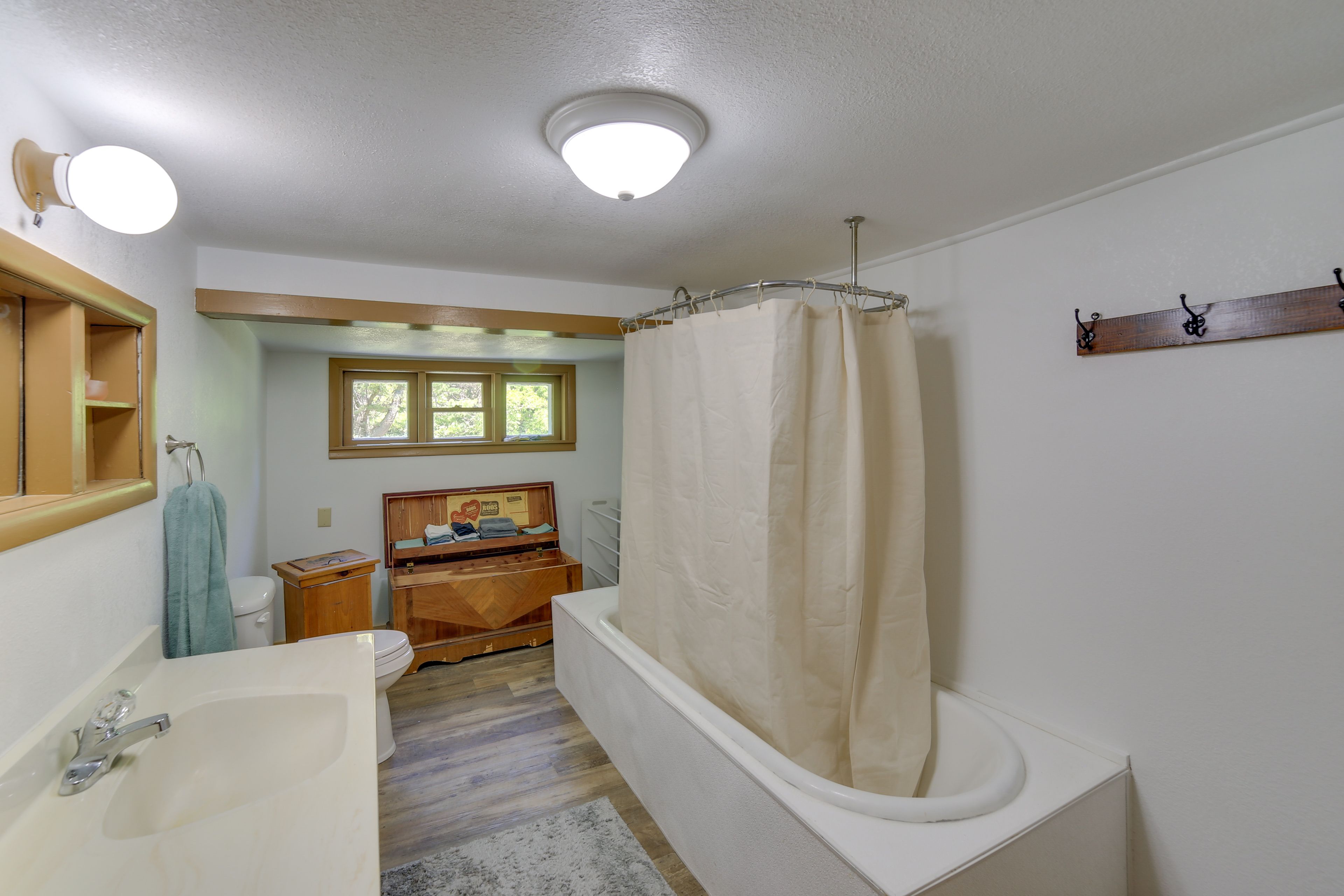 Full Bathroom