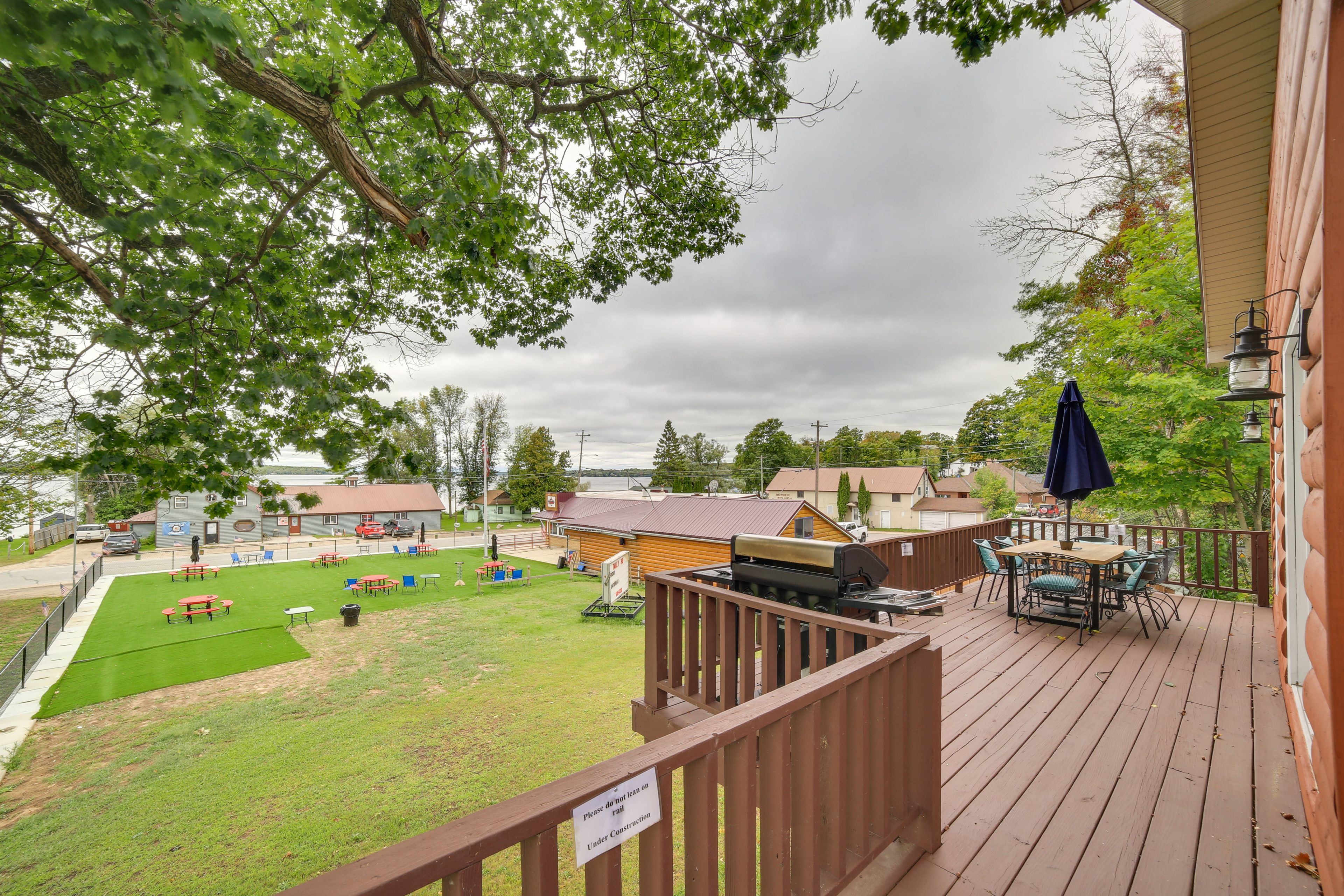 Deck | Seating & Dining | Gas Grill | Lake View