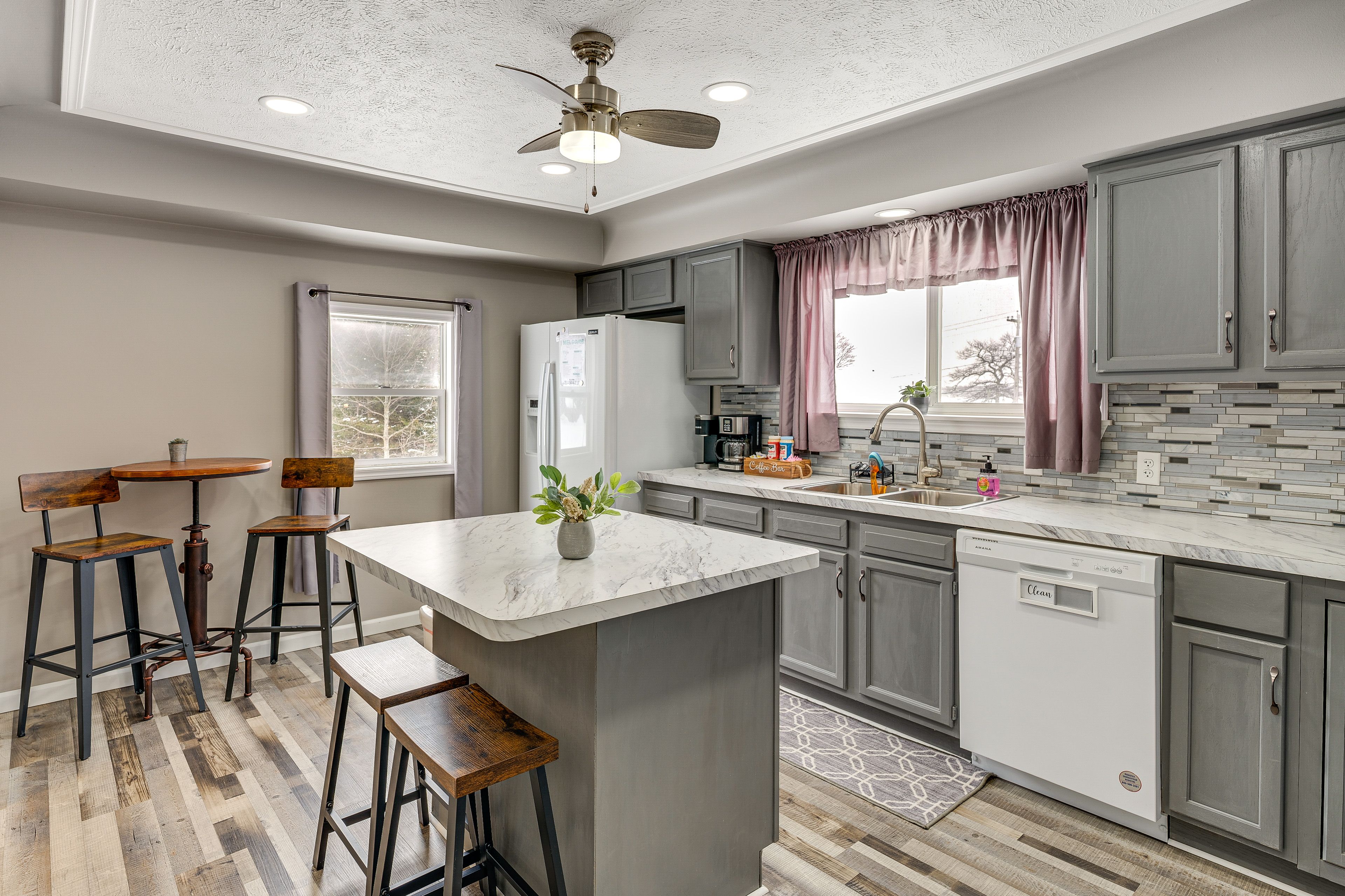 Curtis Vacation Rental | 2BR | 1BA | 1,275 Sq Ft | 2 Steps to Enter