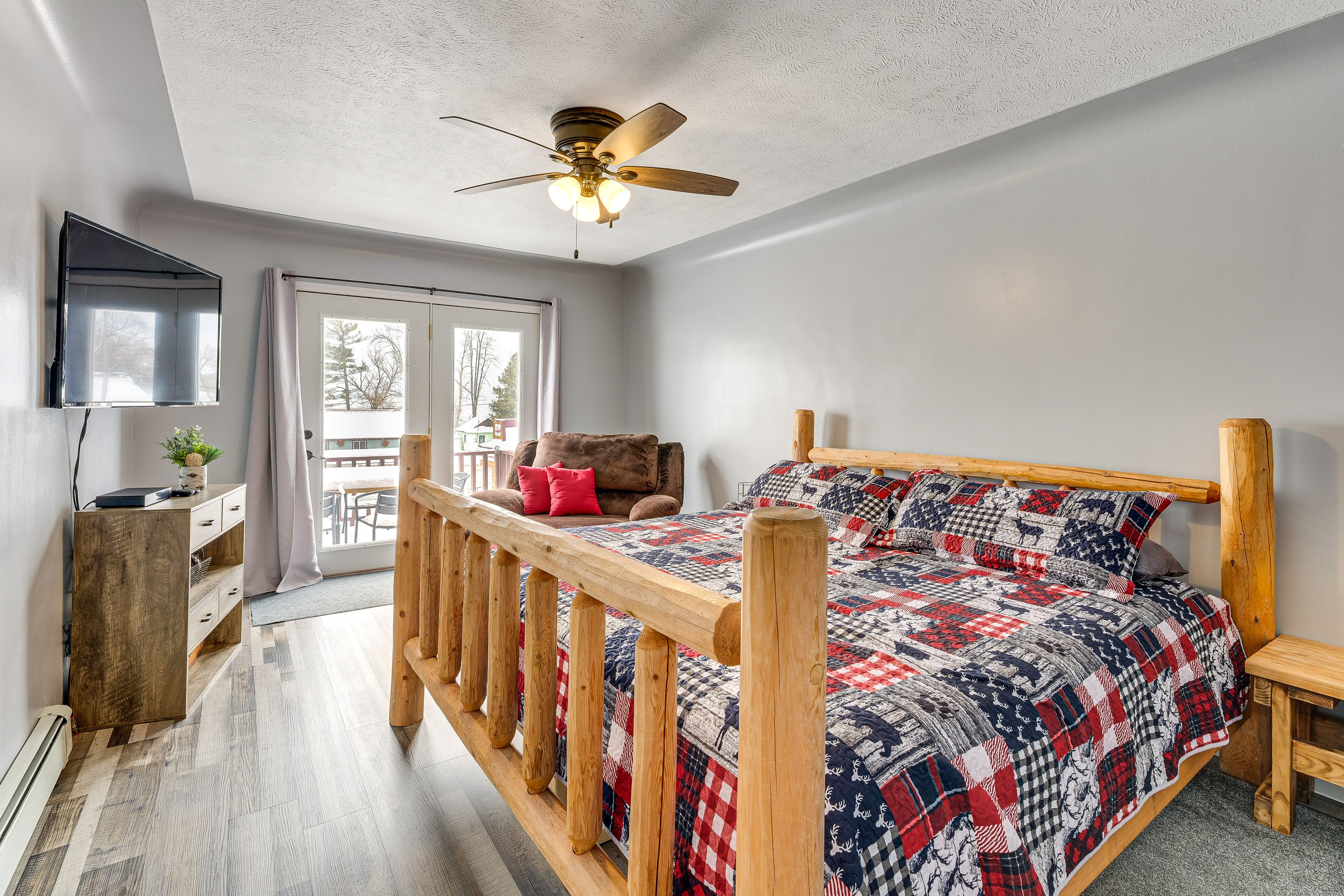 Bedroom 1 | King Bed | Smart TV | Linens Provided