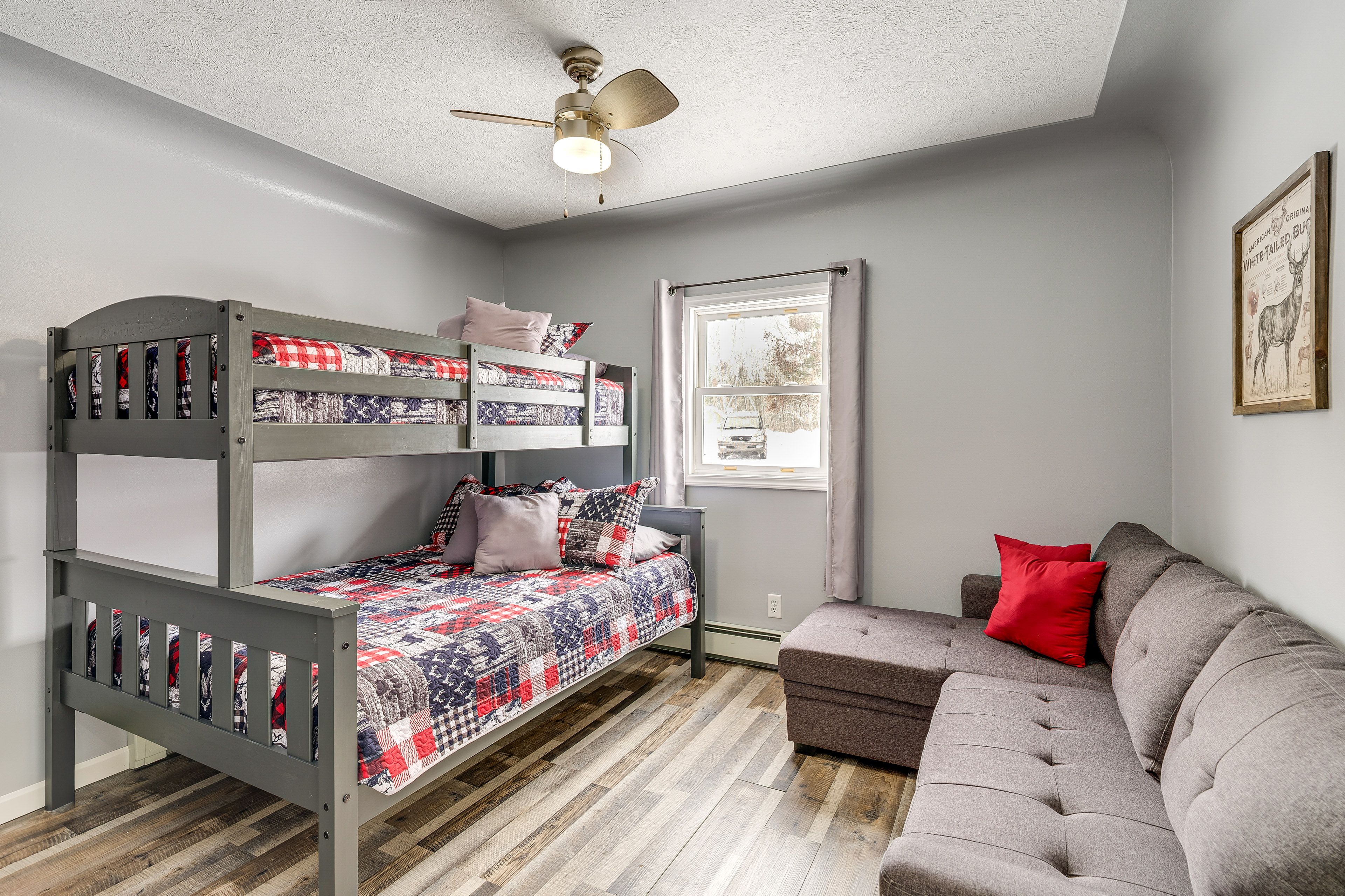 Bedroom 2 | Twin/Full Bunk Bed