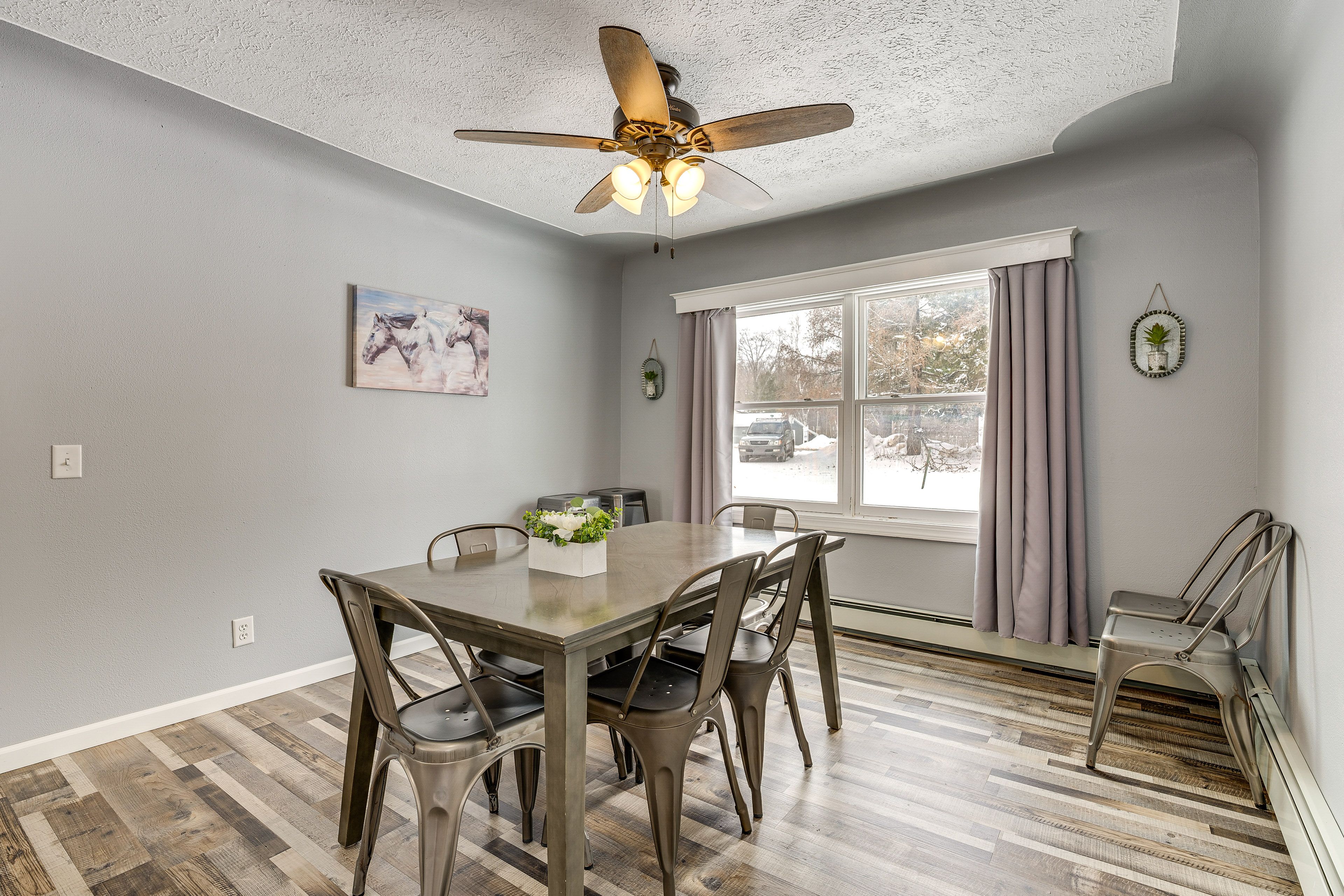 Dining Area | Dishware & Flatware Provided