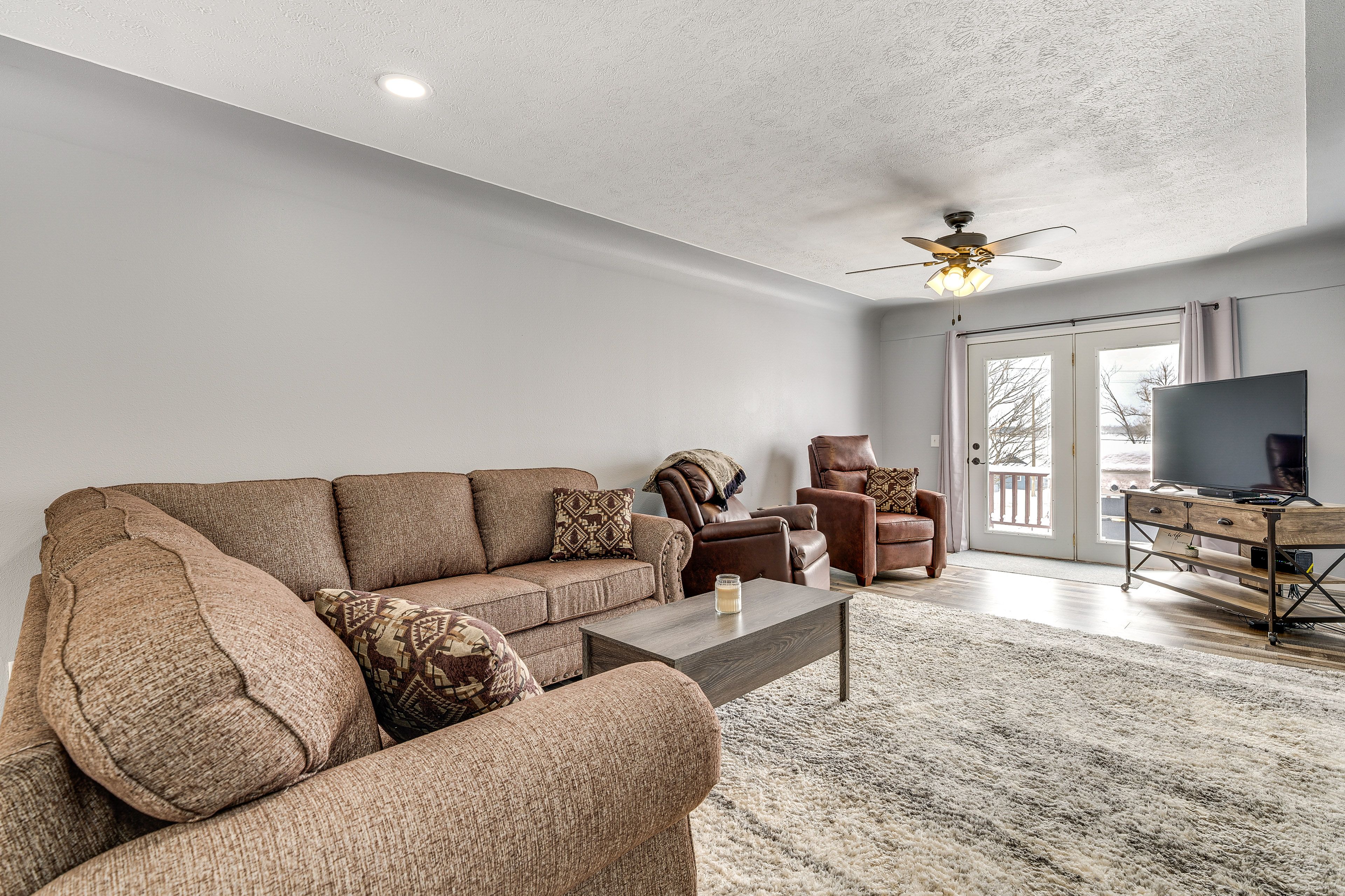 Living Room | Free WiFi | Smart TV | Cable Channels