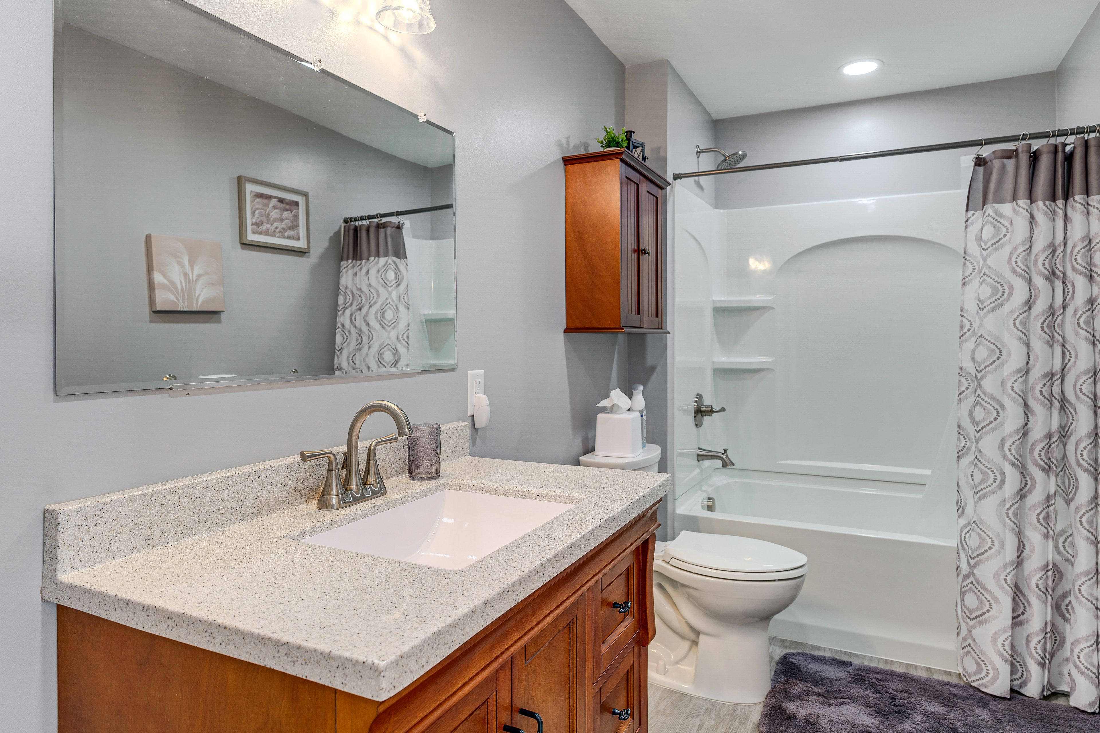 Full Bath | Complimentary Toiletries | Towels Provided | Shower/Tub Combo