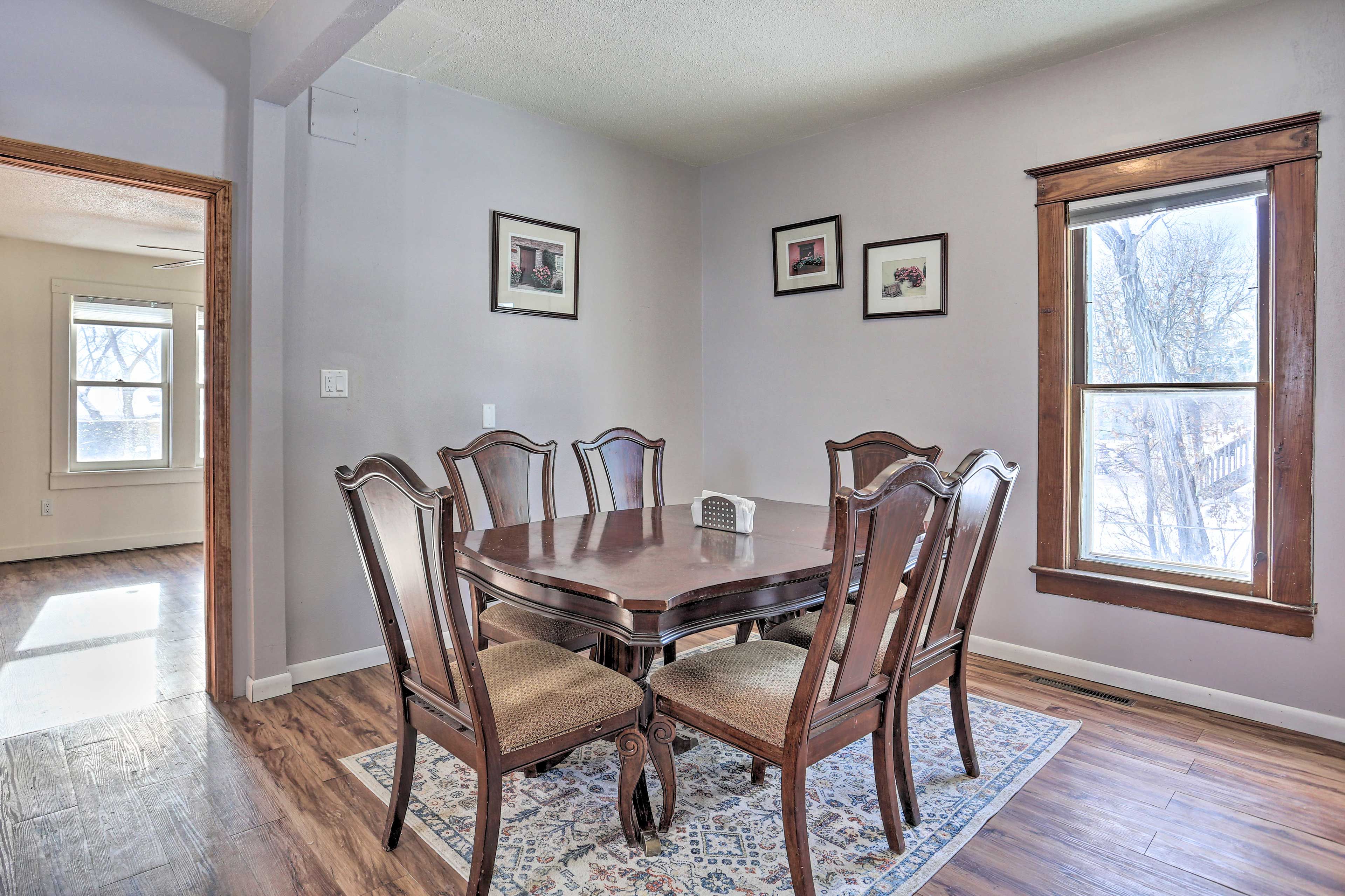 Dining Room | Pet Friendly w/ Fee