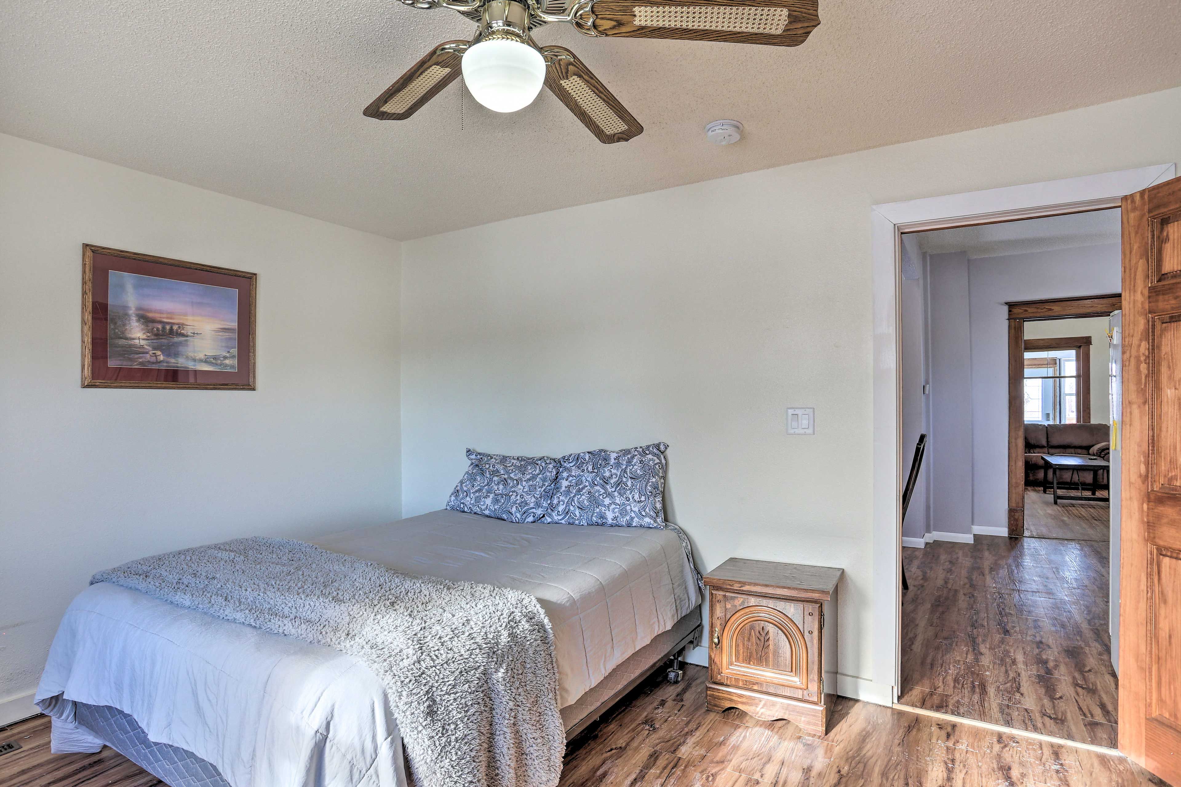 Bedroom 1 | Queen Bed | Linens & Towels