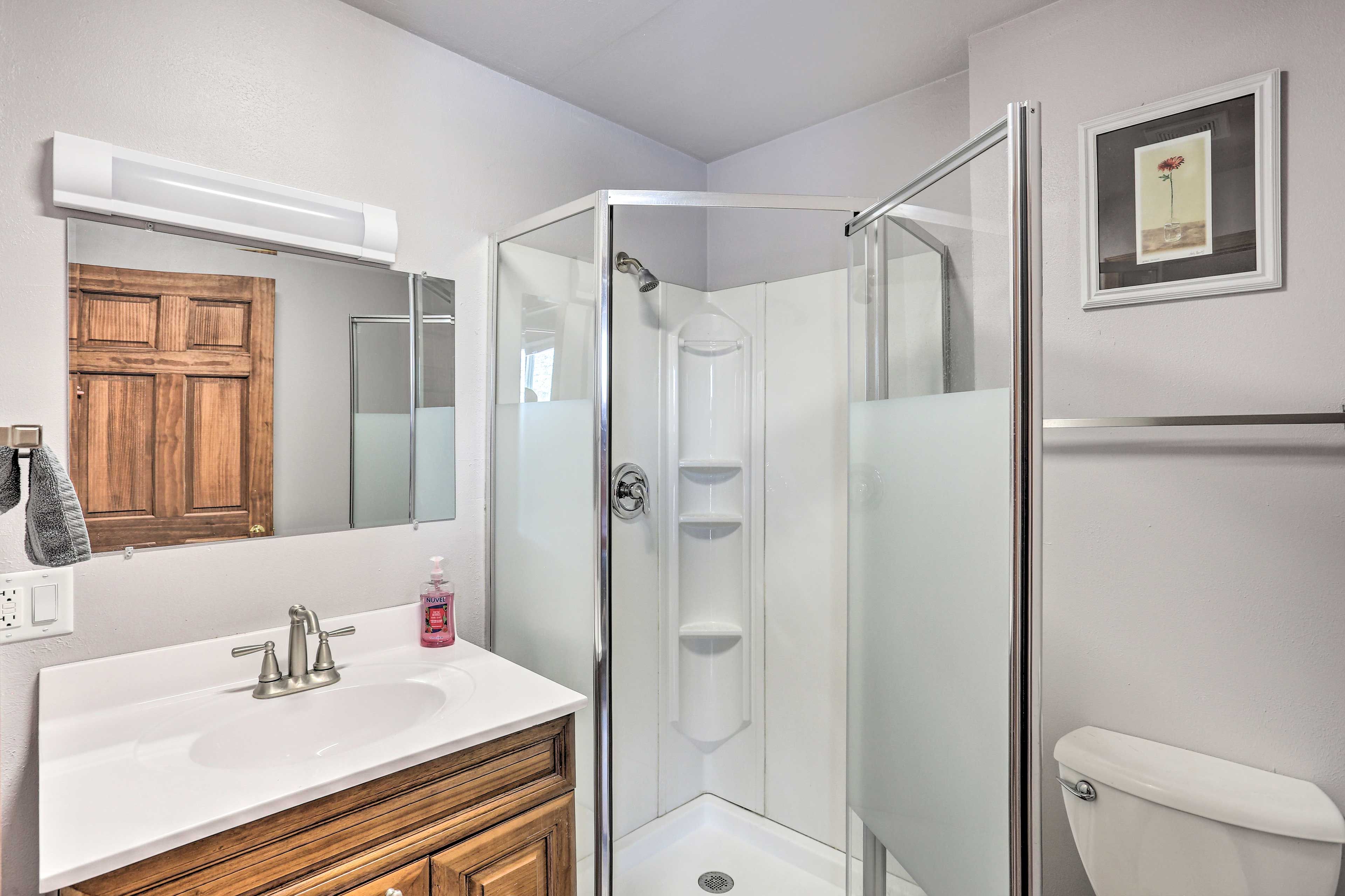 Full Bathroom | Complimentary Toiletries