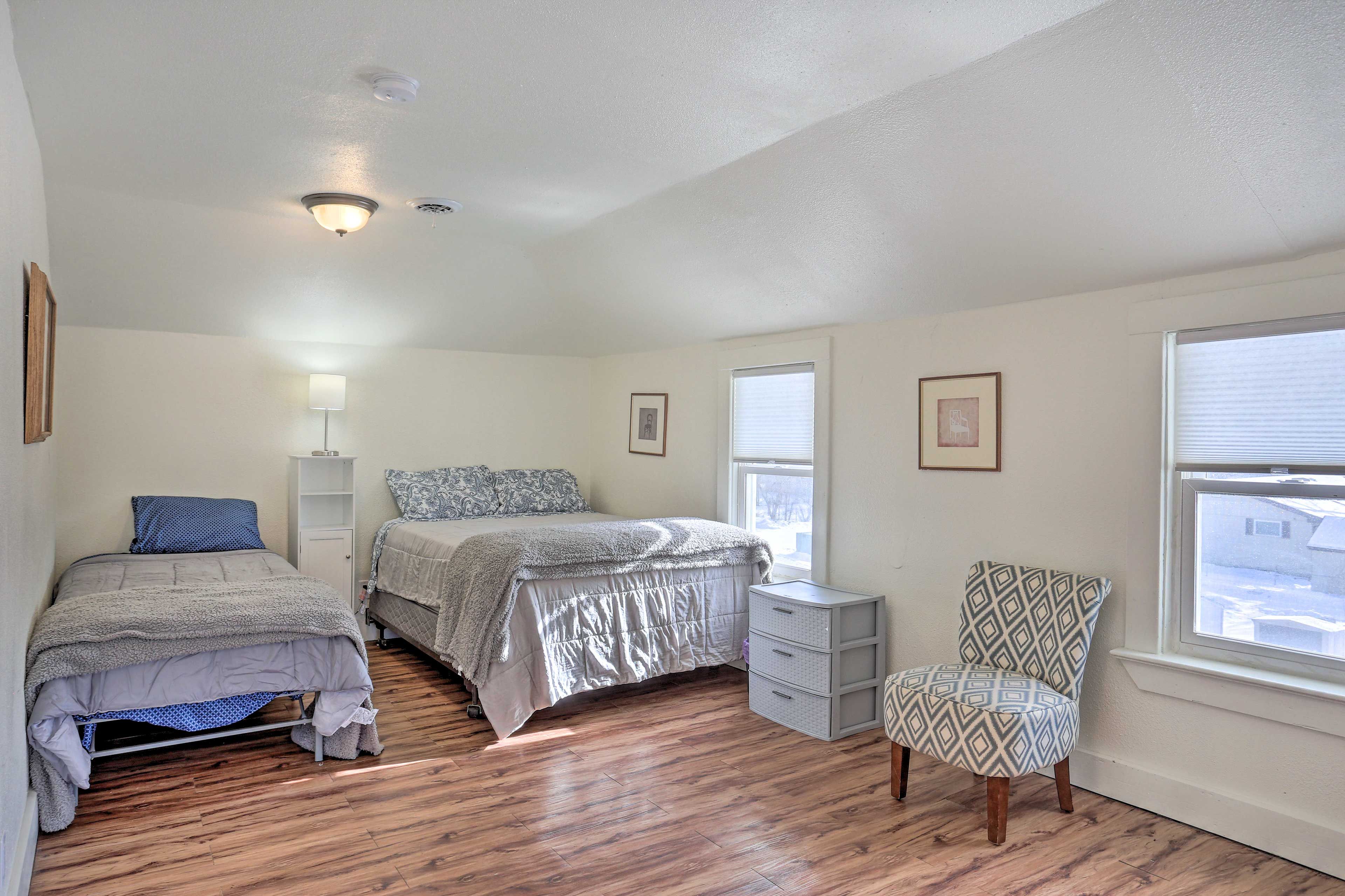 Bedroom 2 | Queen Bed | 2 Twin Beds