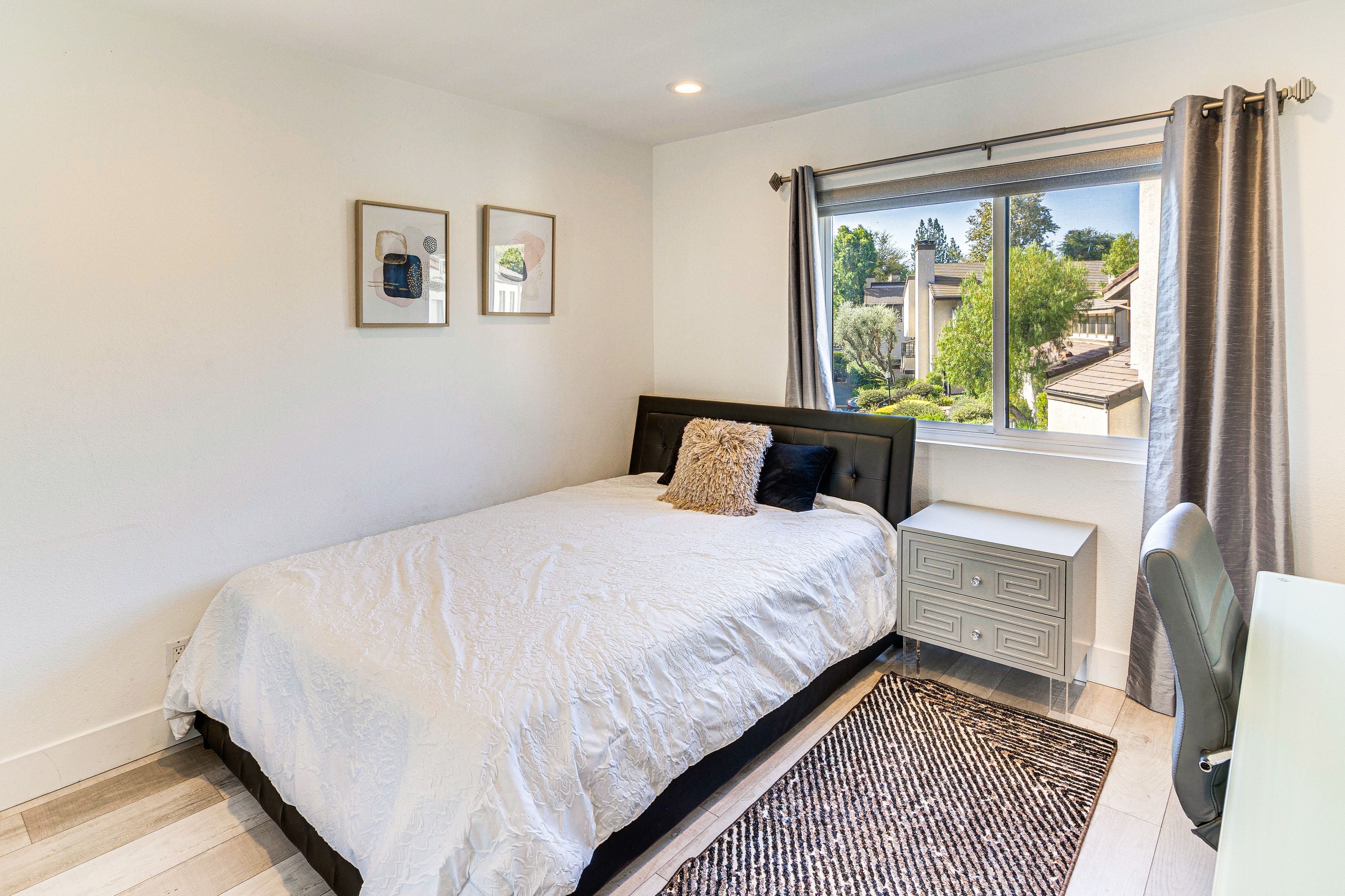 Bedroom 3 | Queen Bed | Laptop Workspace w/ Printer