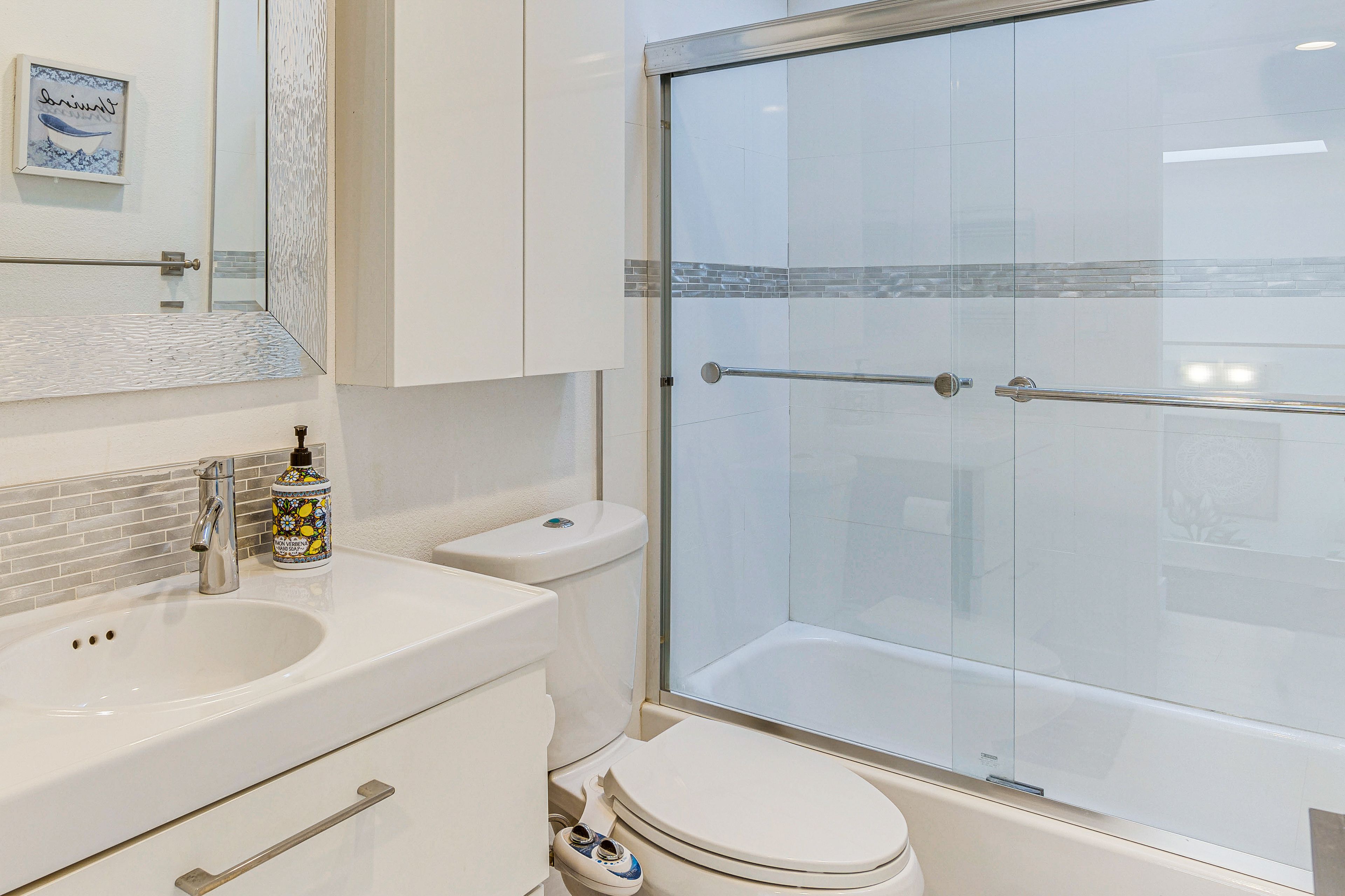 Full Bathroom | Towels Provided