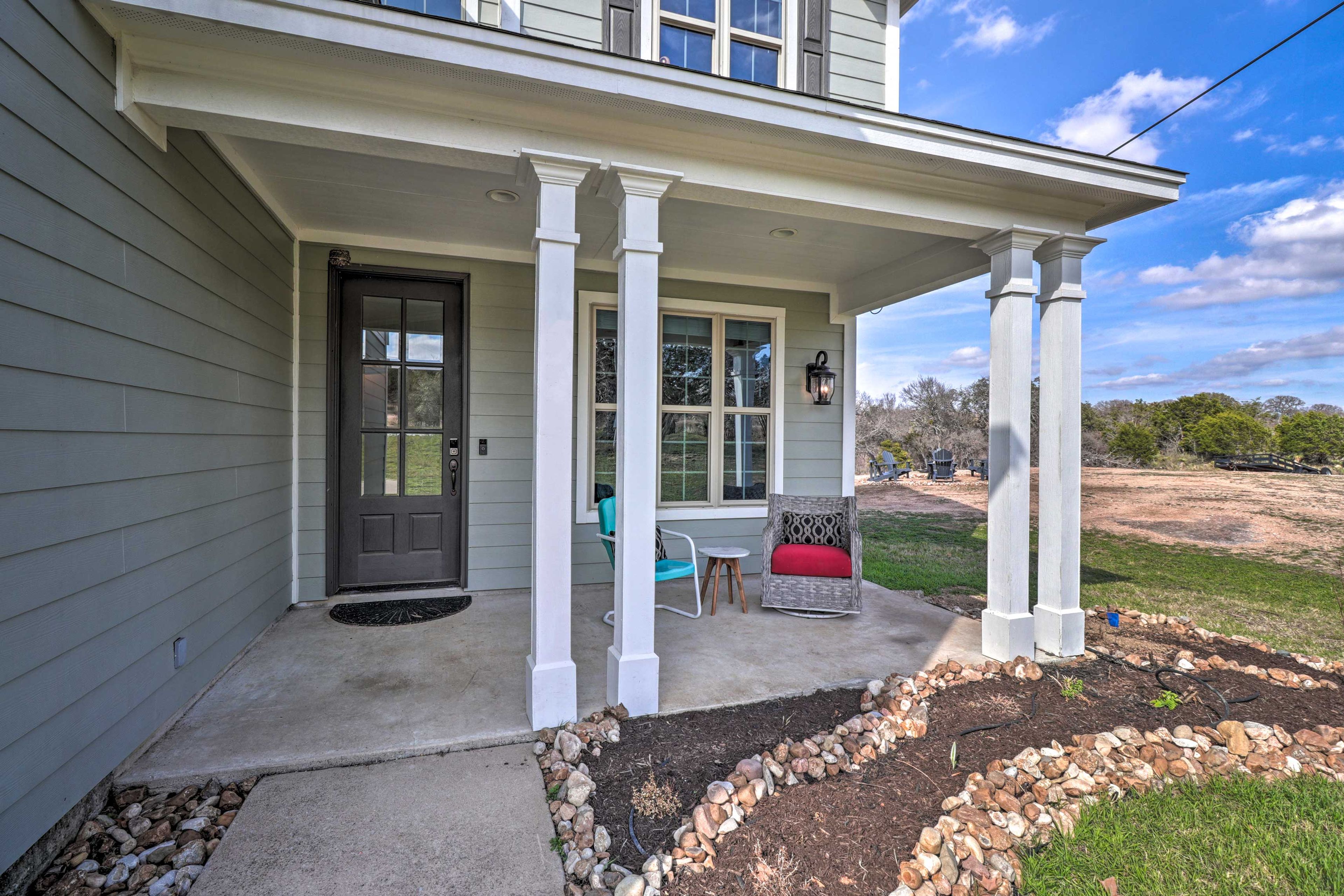 Front Entry | Seating Area