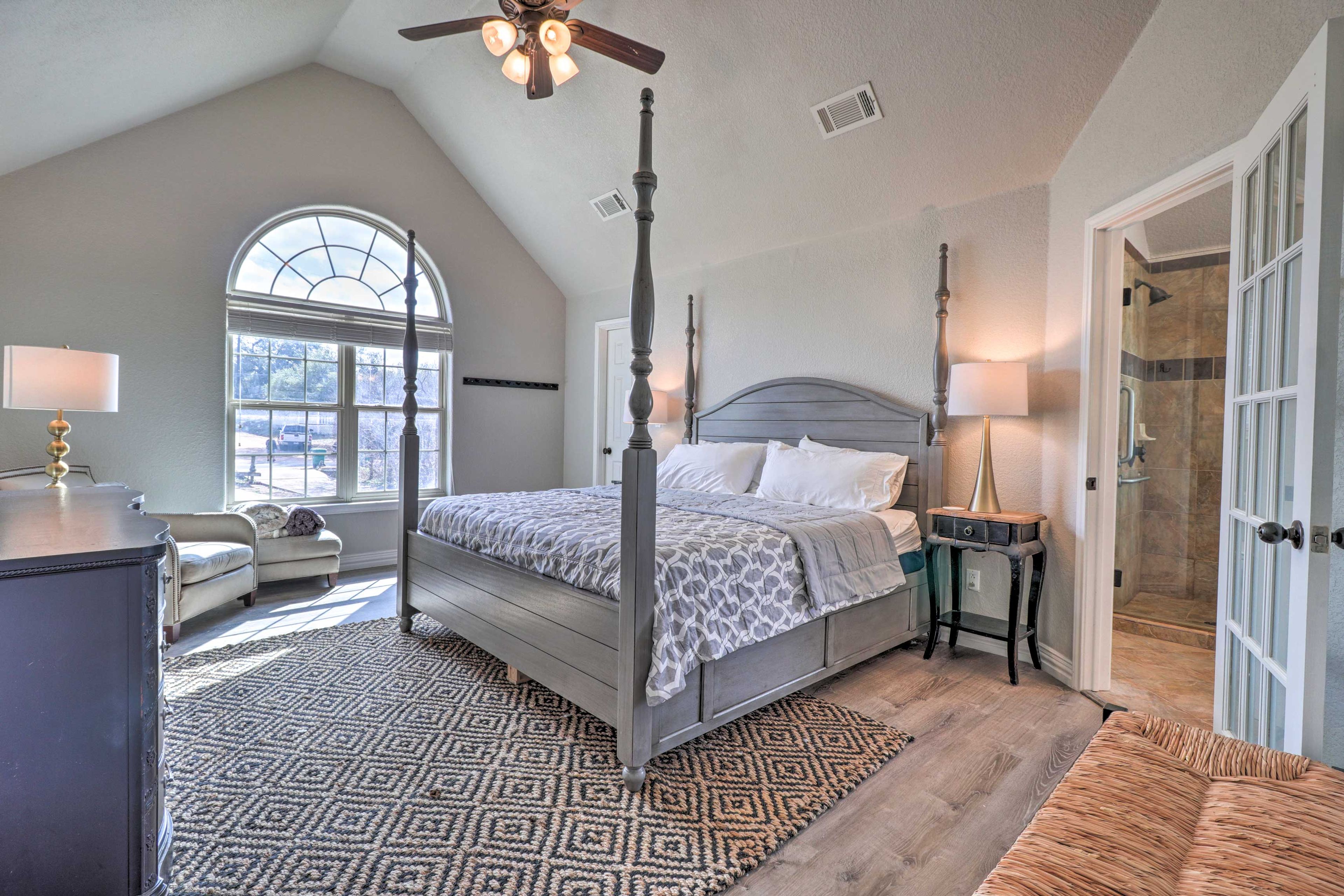 Bedroom 1 | King Bed | Smart TV | Seating Area | En-Suite Bathroom
