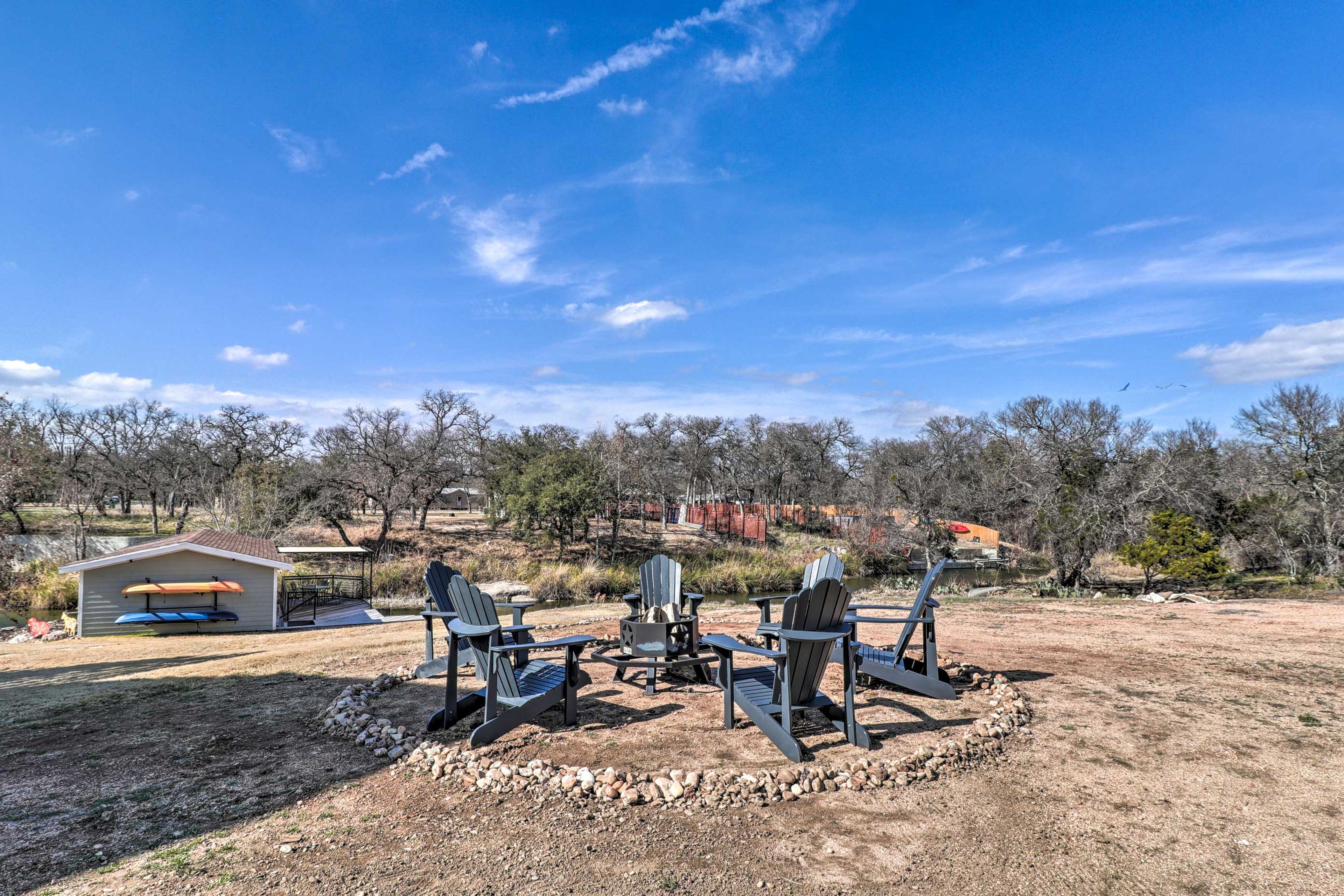 Fire Pit w/ Adirondack Chairs
