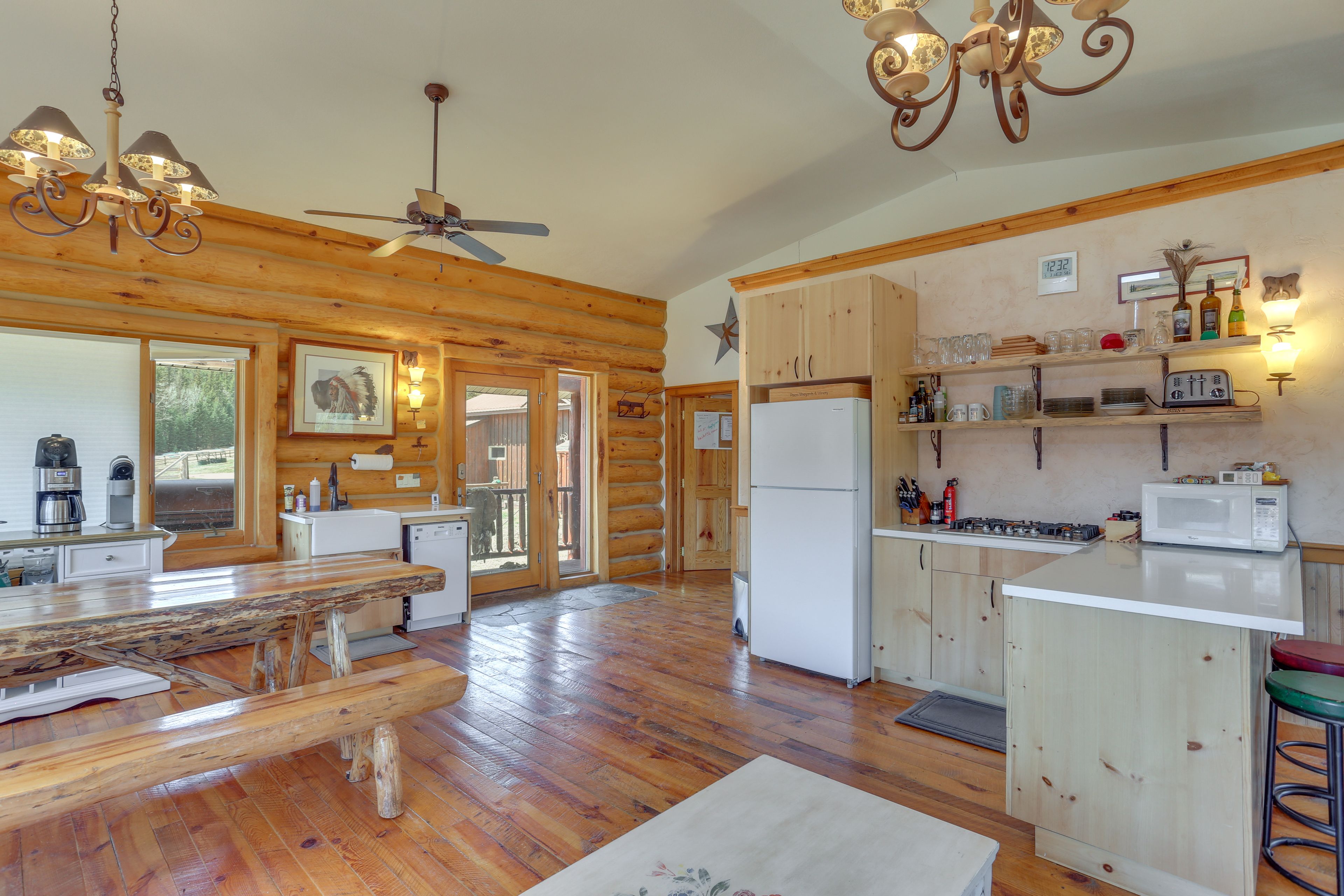 Kitchen | Blender | Crockpot | Coffee Grinder | 2 Coffee Makers | Toaster