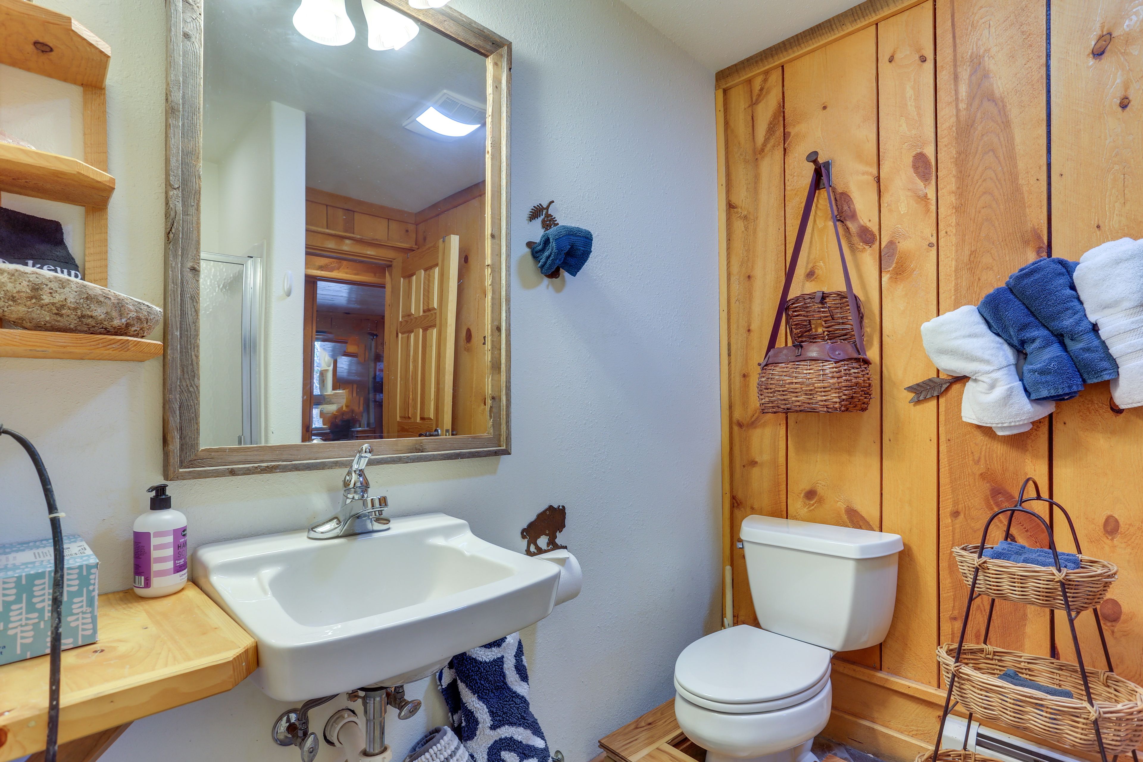 Full Bathroom | Complimentary Toiletries