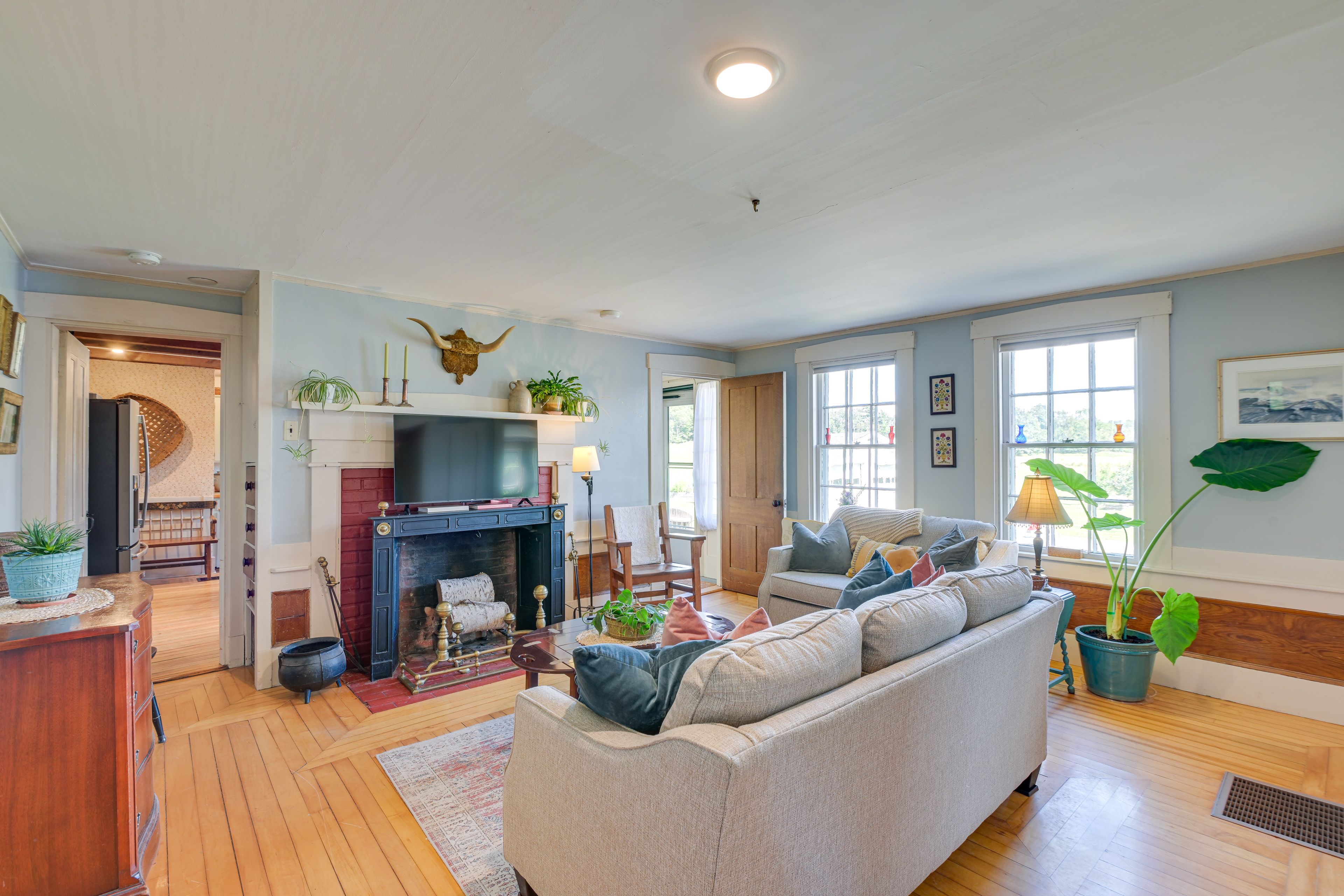 Living Room | 1st Floor | Central Heating | Smart TV | Pack 'n Play