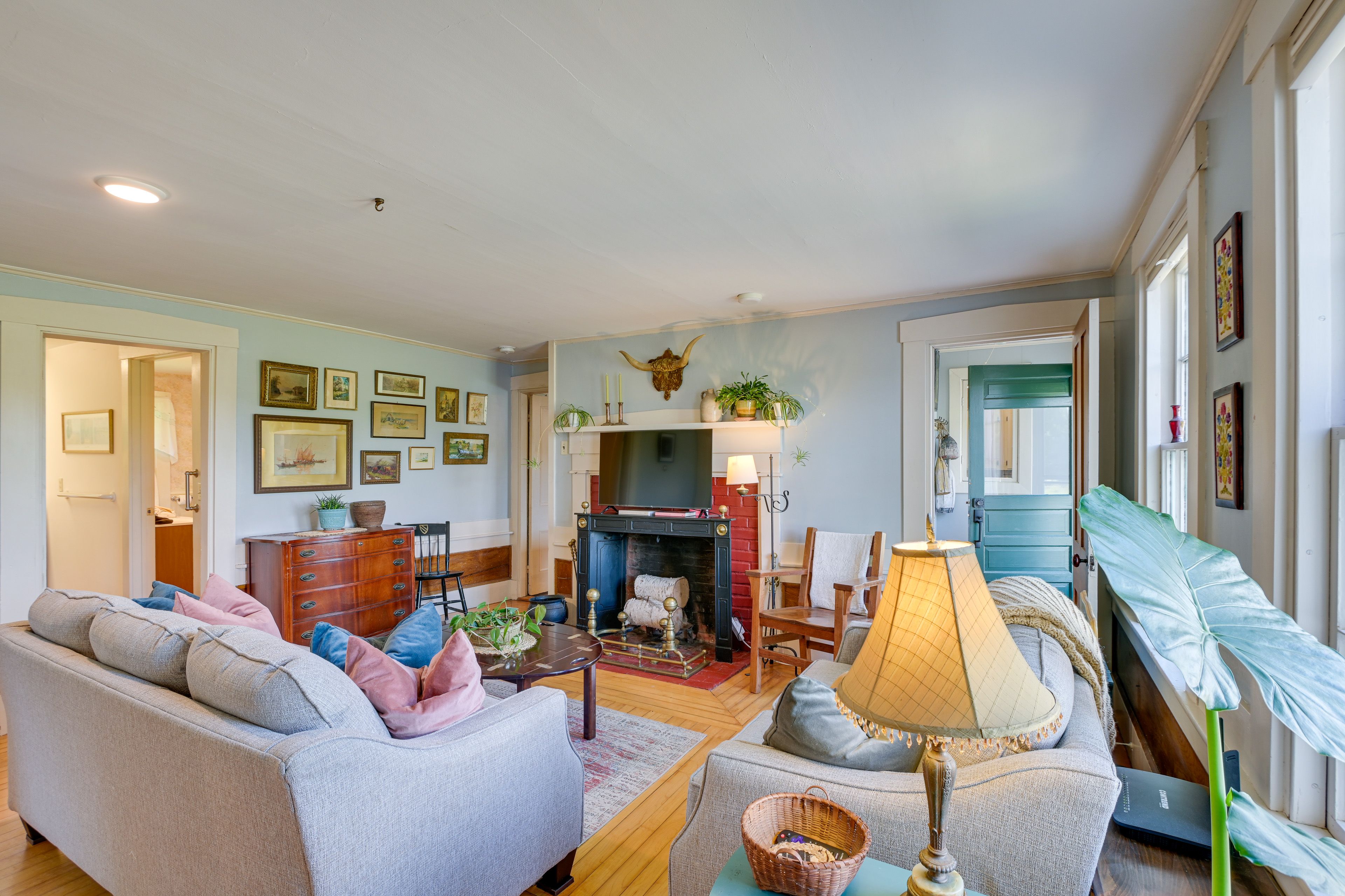 Living Room | Free WiFi