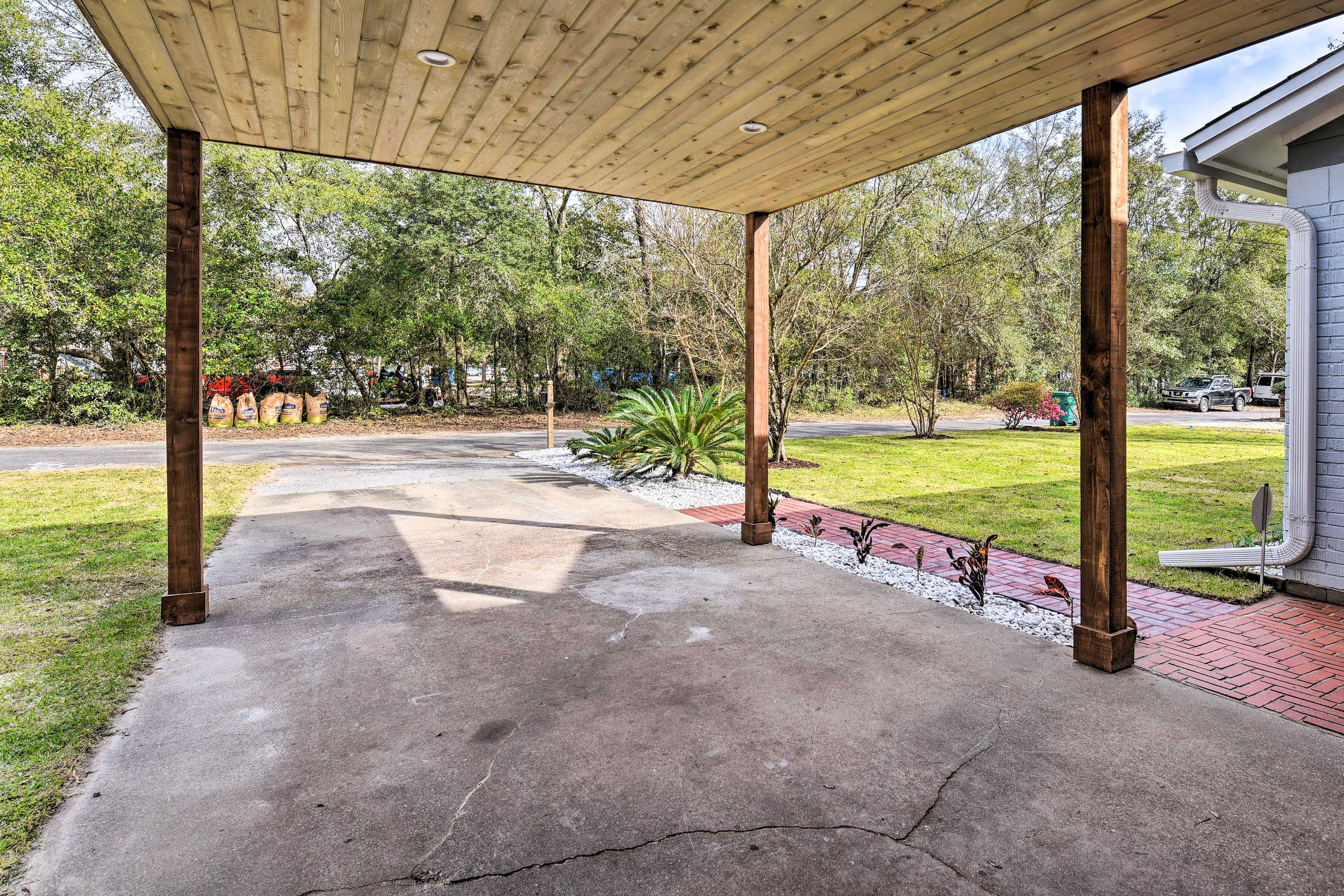 Parking | Carport (1 Vehicle) | Driveway (1 Vehicle)