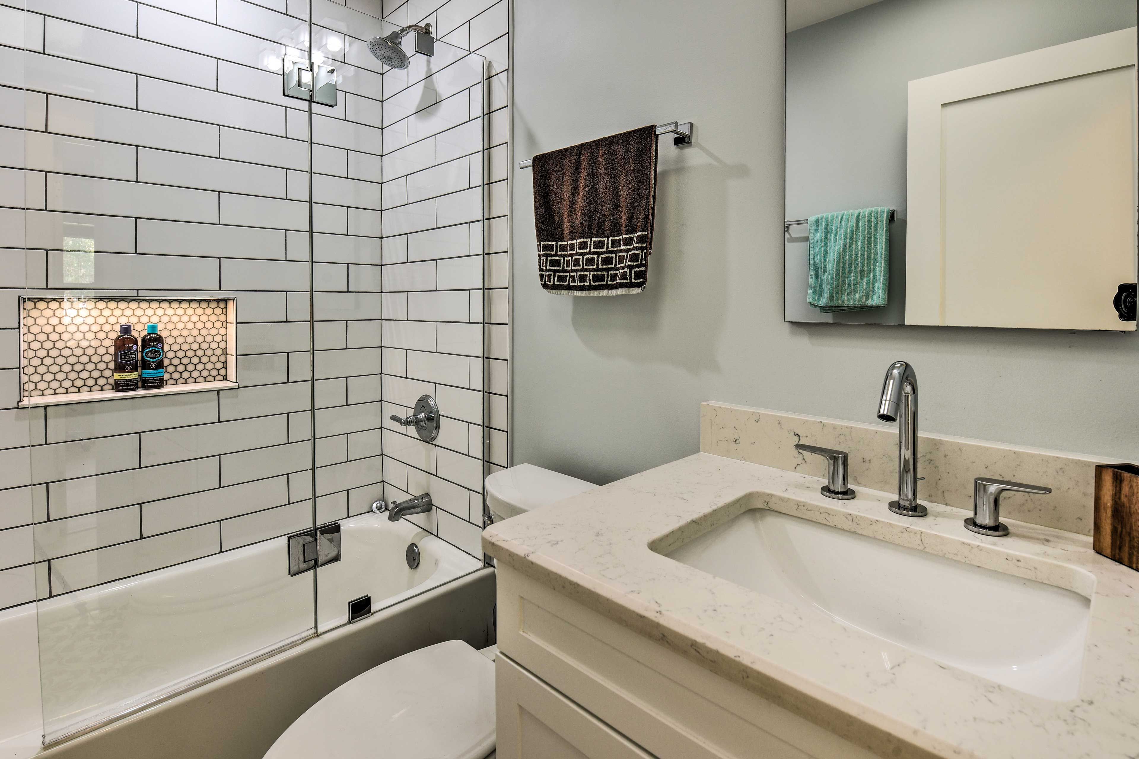 Full Bath | Complimentary Toiletries | Hair Dryer