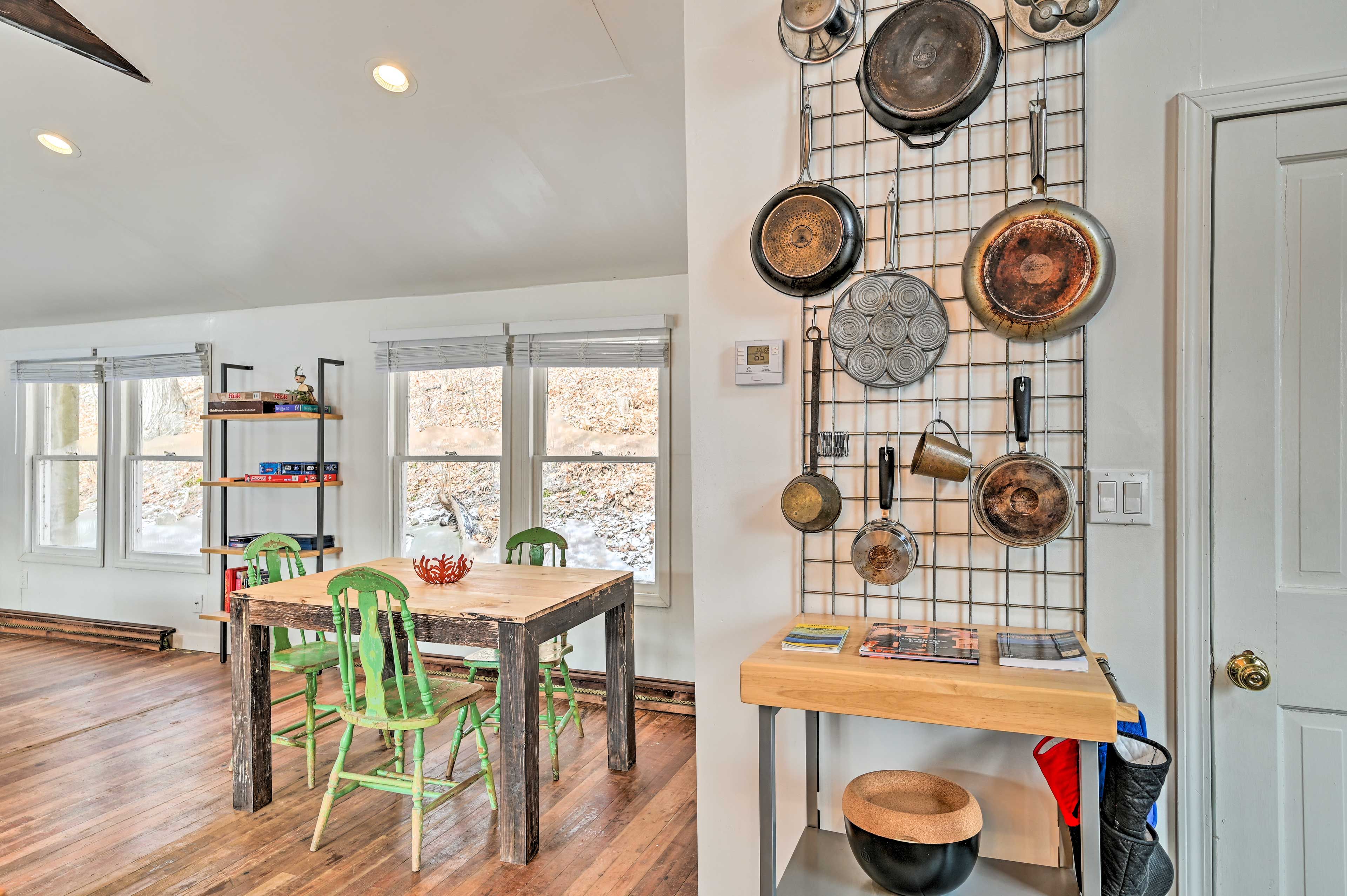 Dining Area | Dishware/Flatware