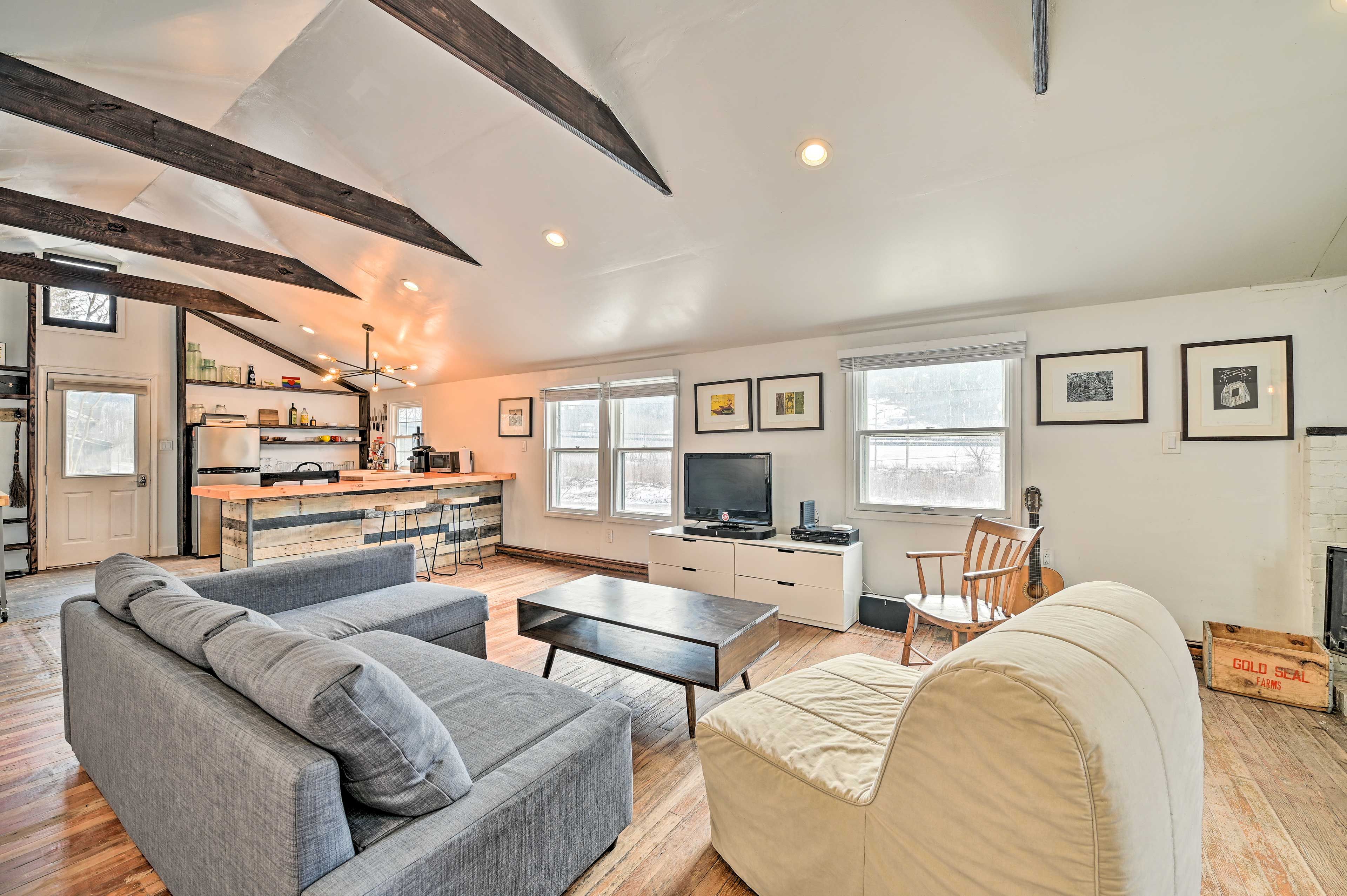 Prattsville Vacation Rental | Studio | 1BA | Stairs Required | 750 Sq Ft