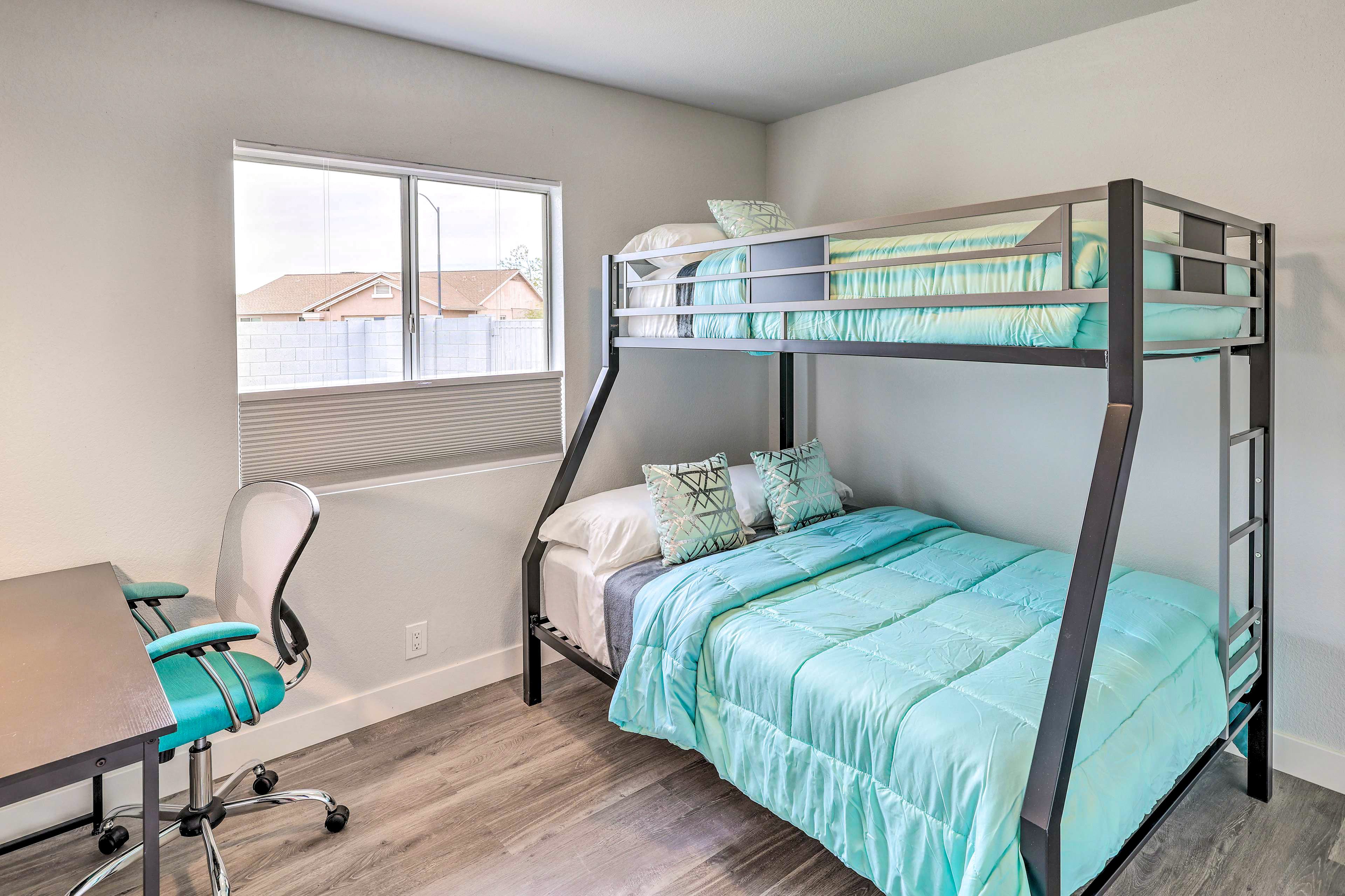 Bedroom 3 | Twin/Full Bunk Bed