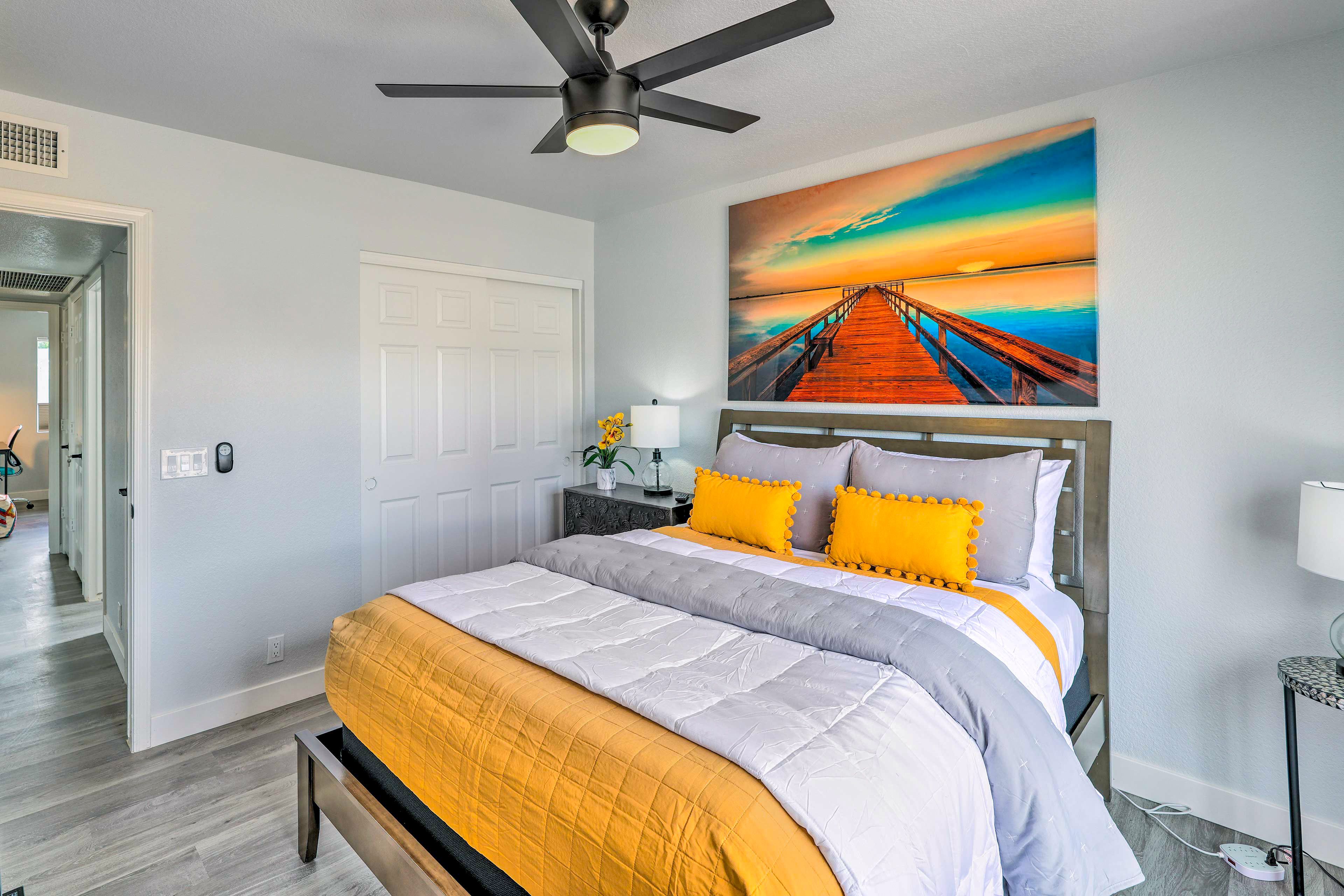 Bedroom 1 | Queen Bed
