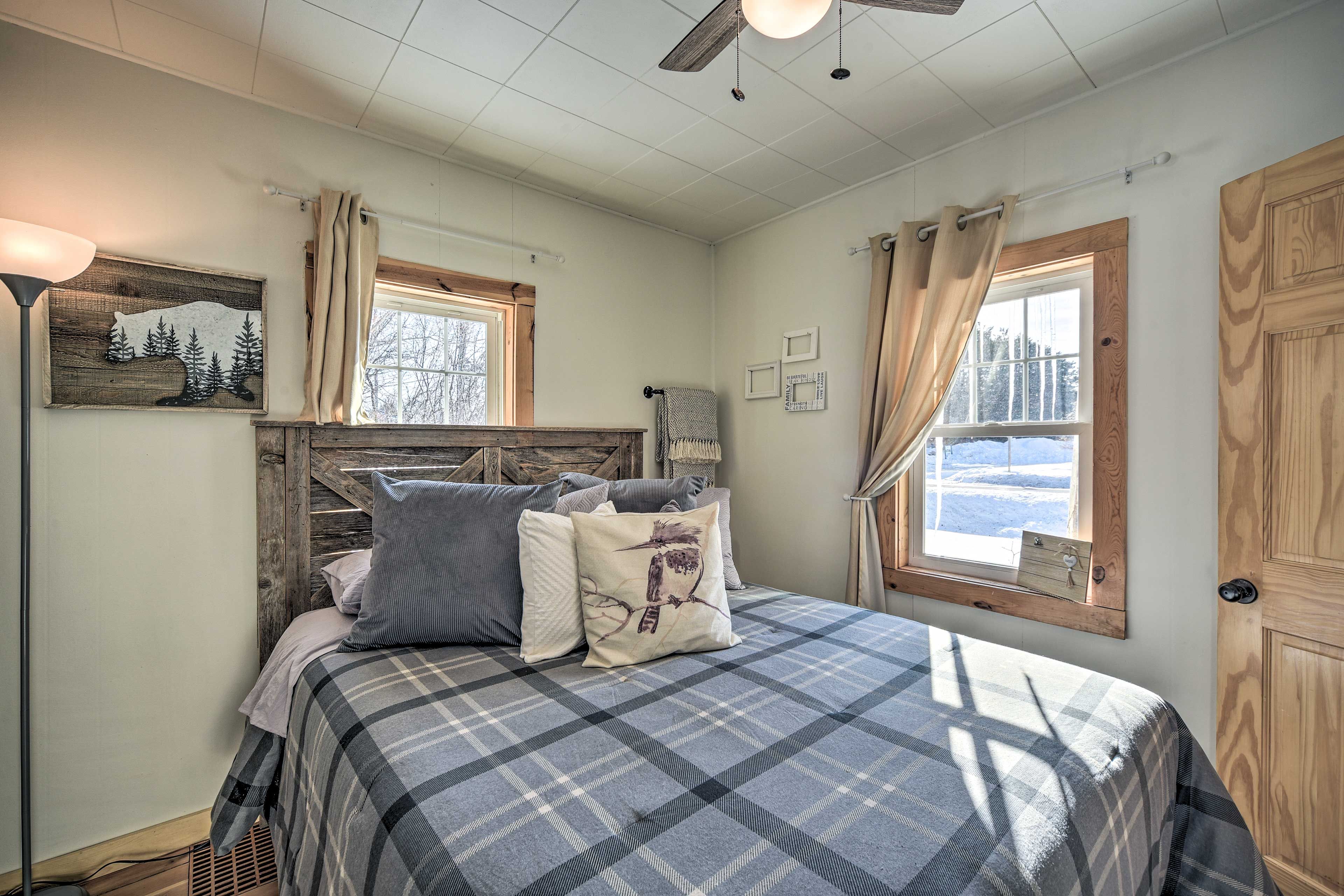 Bedroom 1 | Queen Bed