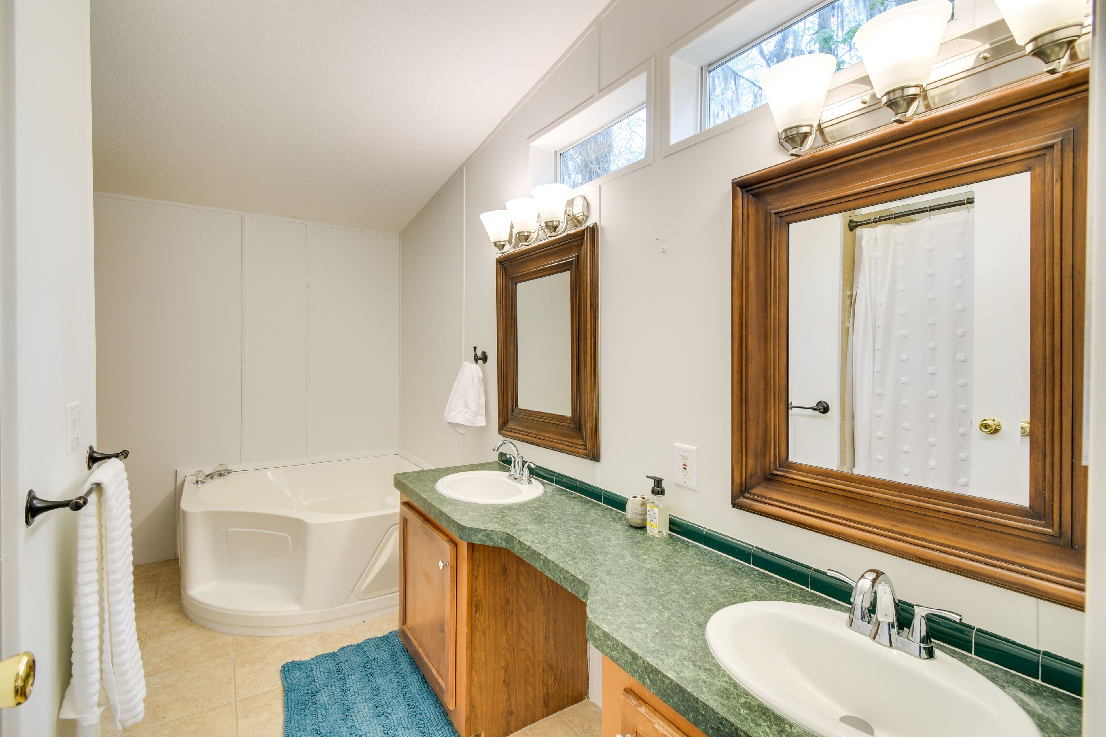 En-Suite Bathroom | Complimentary Toiletries