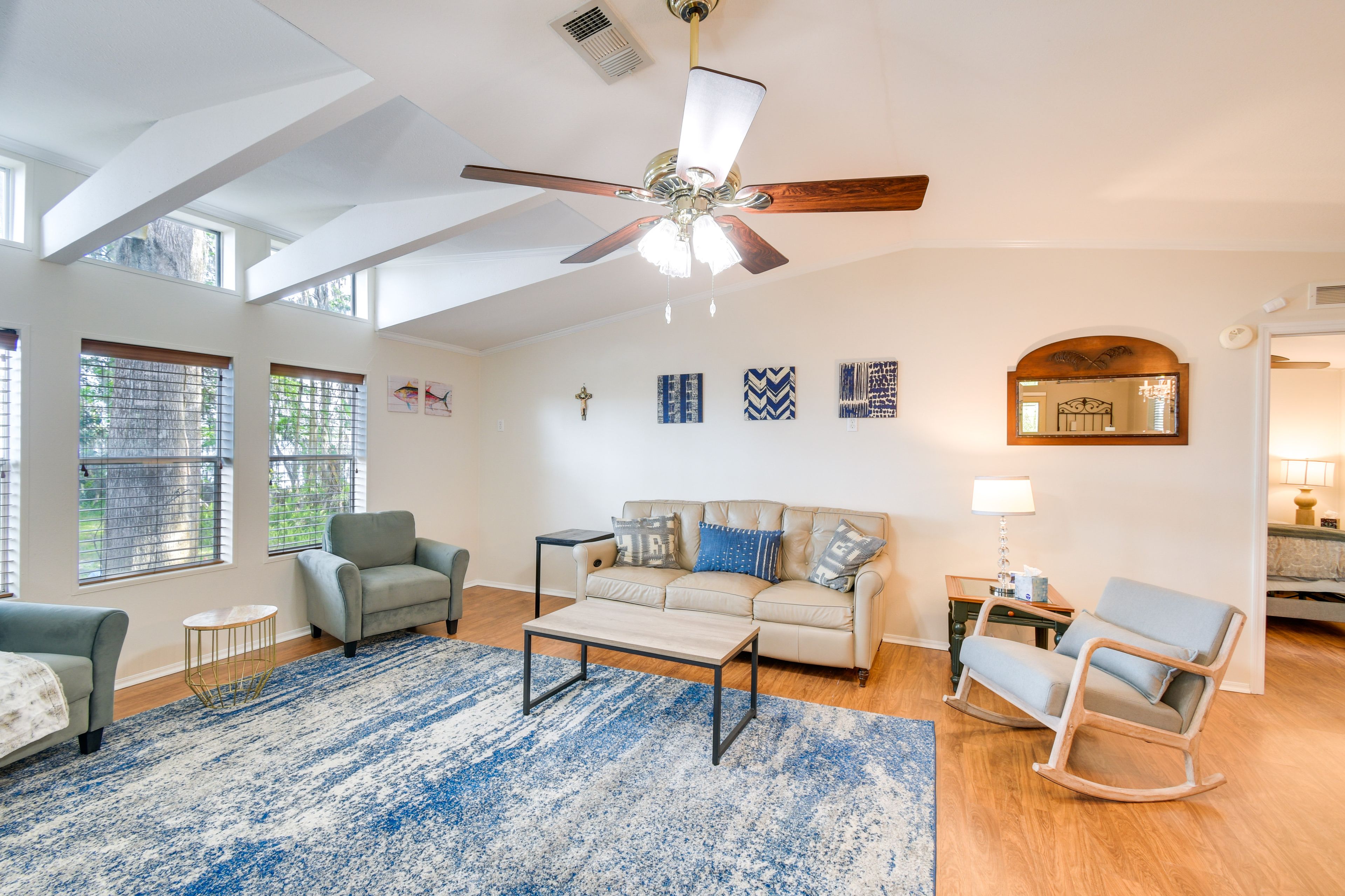 Living Room | Smart TV | Central Heating & A/C
