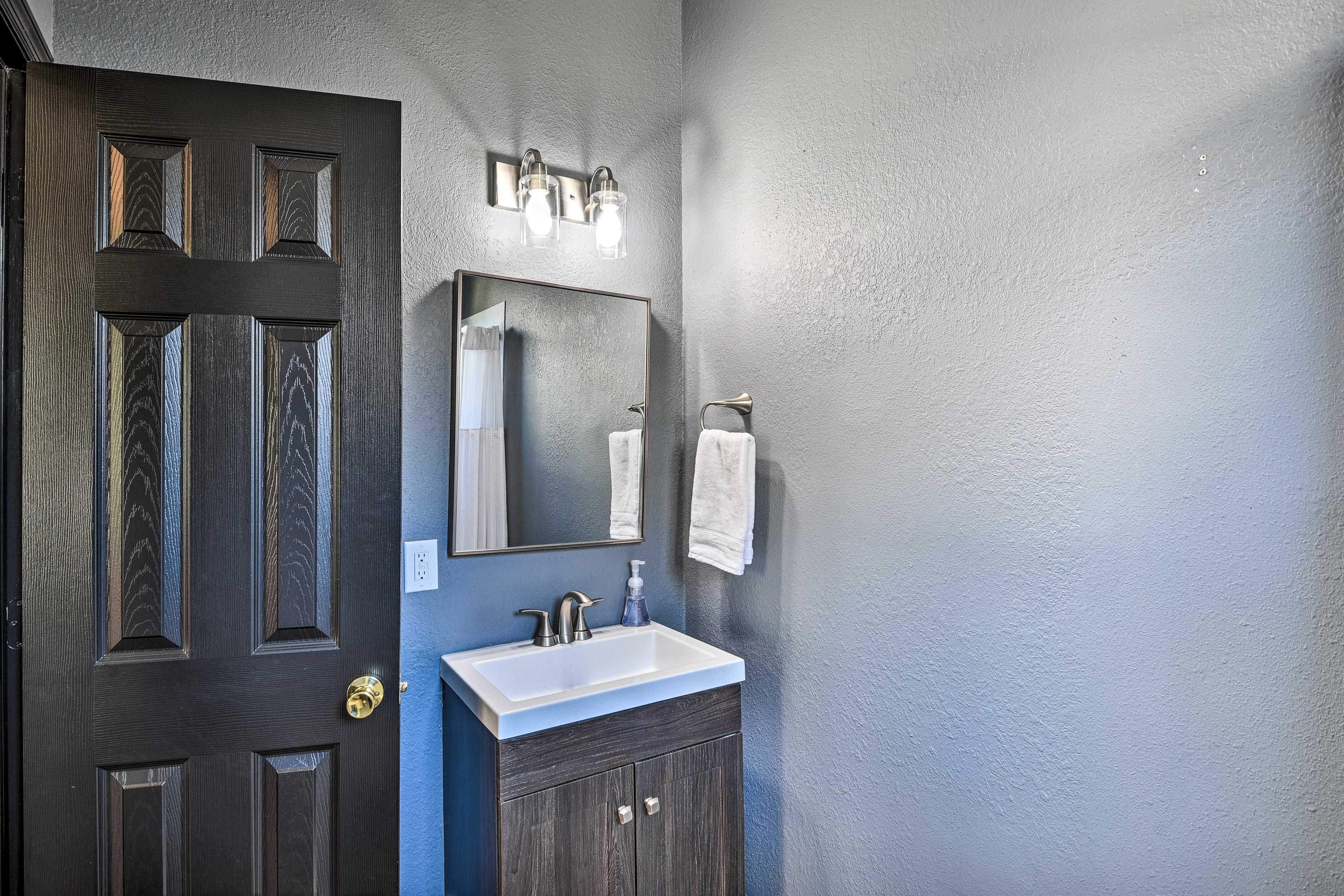 En-Suite Bathroom | Complimentary Toiletries | Hair Dryer | Towels Provided