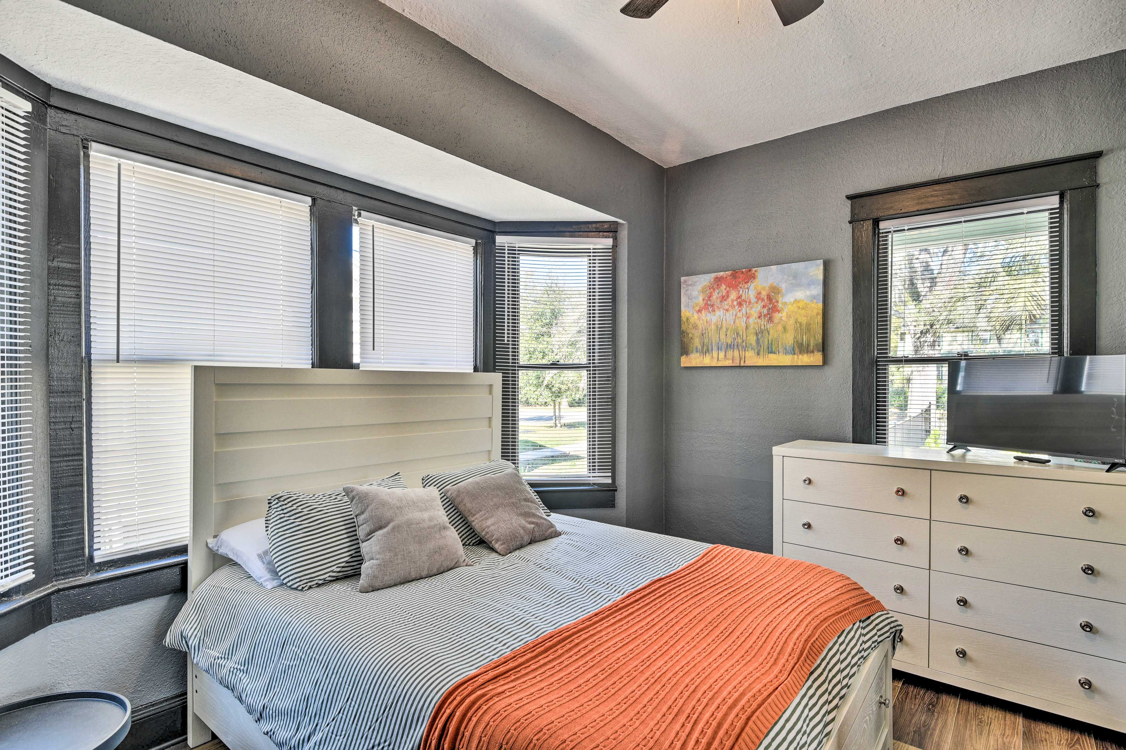 Bedroom 1 | Queen Bed | Pack 'n Play | Smart TV
