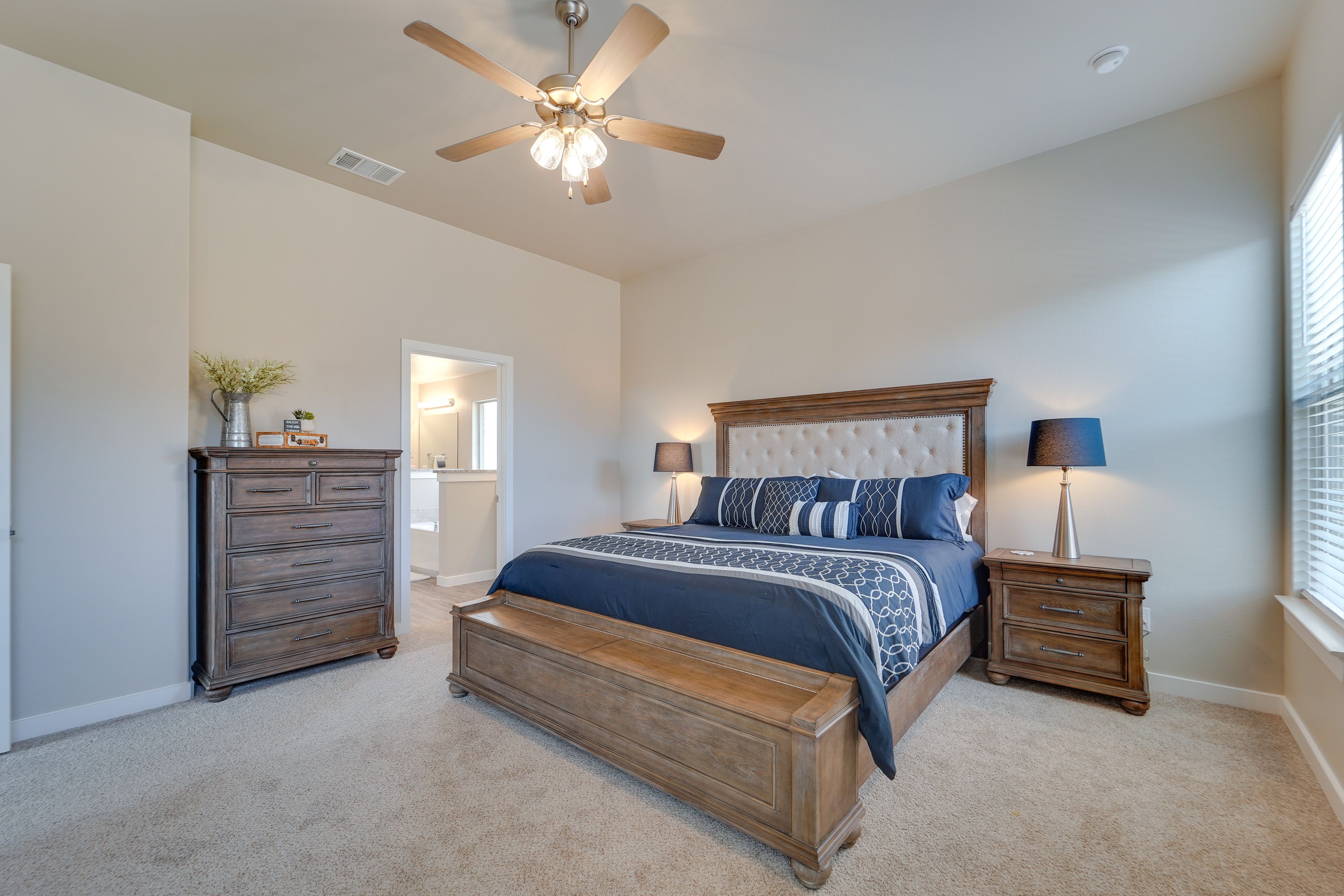 Bedroom 1 | King Bed | En-Suite Bathroom