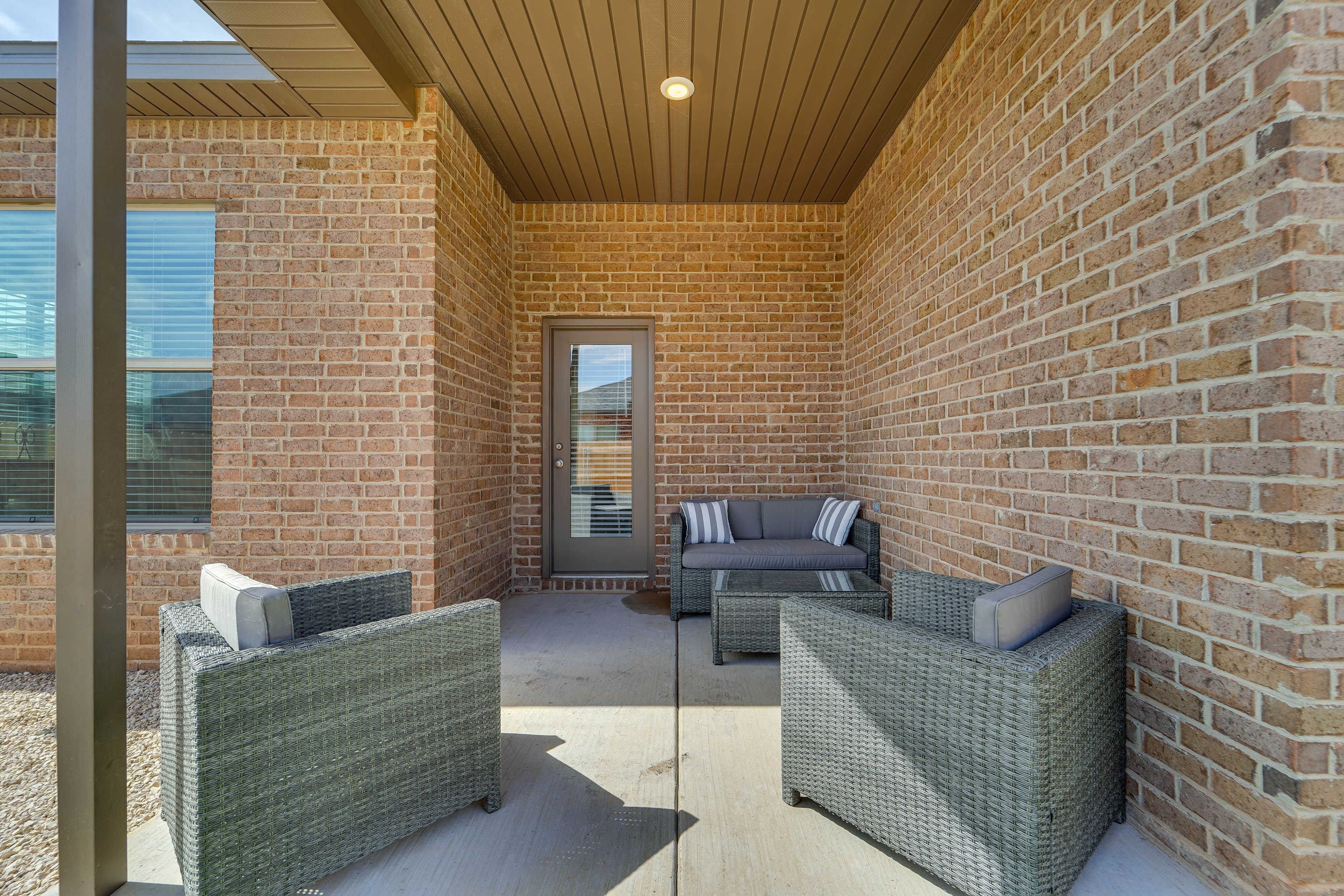 Patio | Outdoor Seating