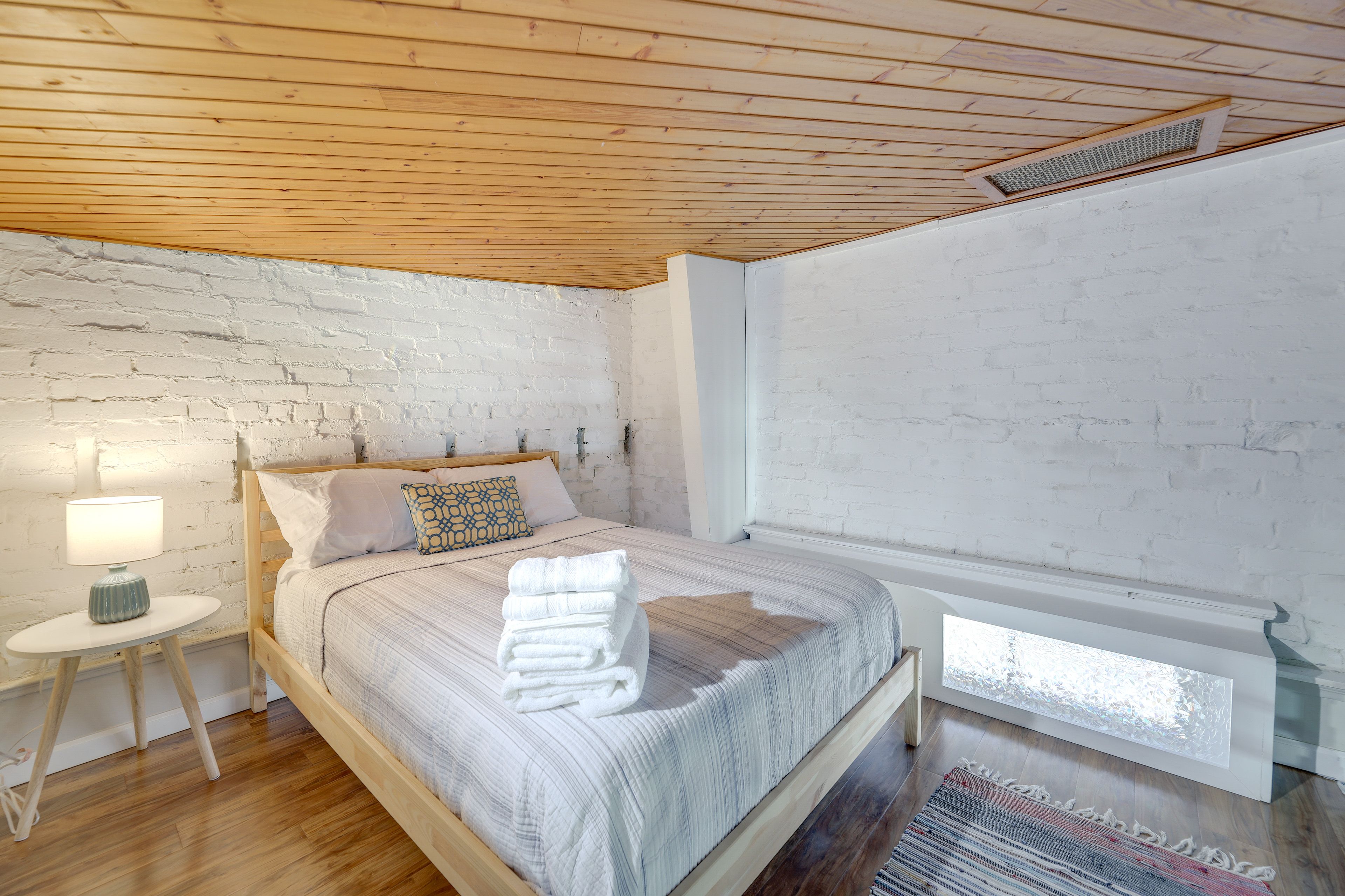 Bedroom (Loft) | Full Bed